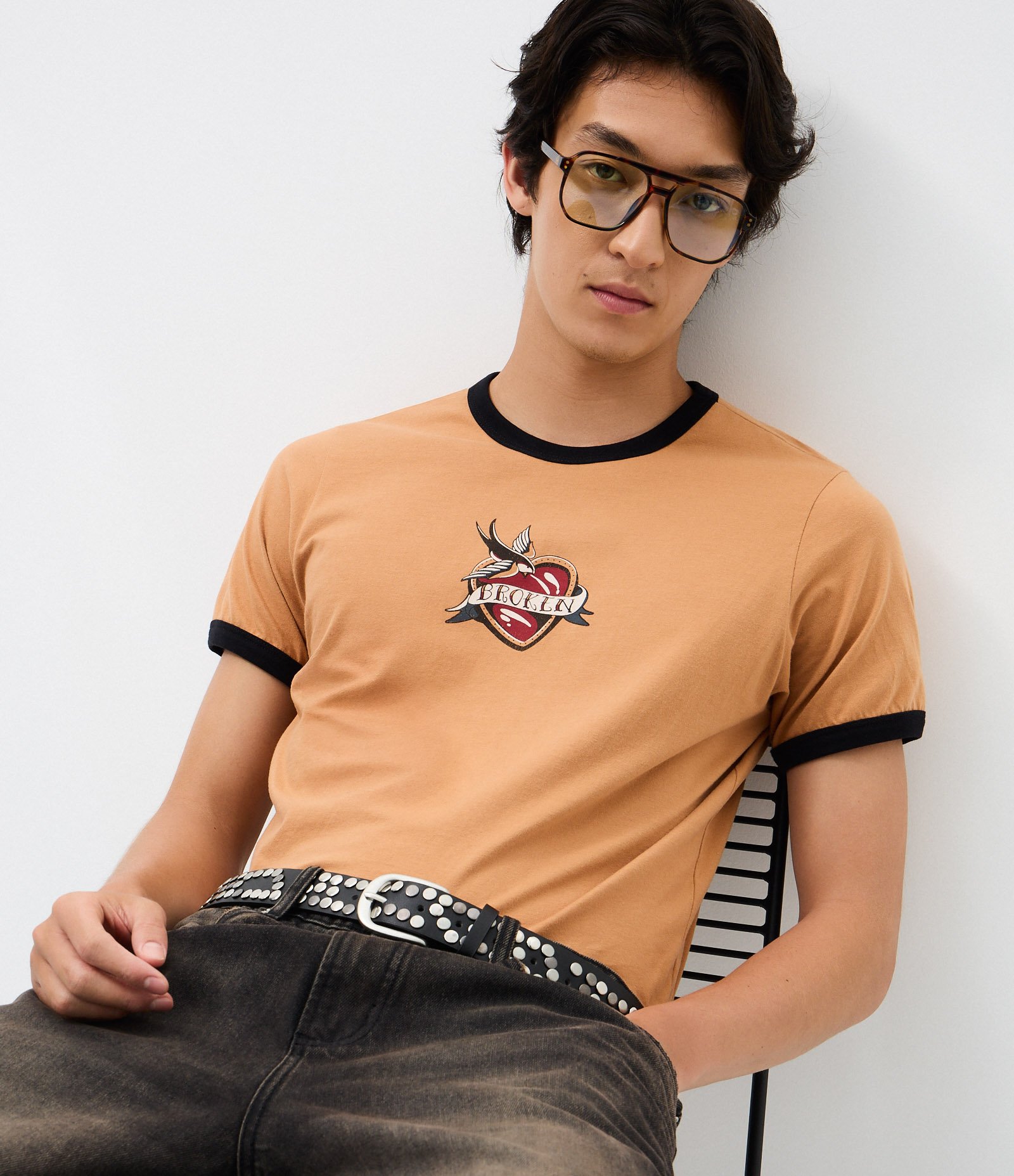 Camiseta Baby Tee Manga Curta em Algodão com Estampa Coração Quebrado Amarelo 4