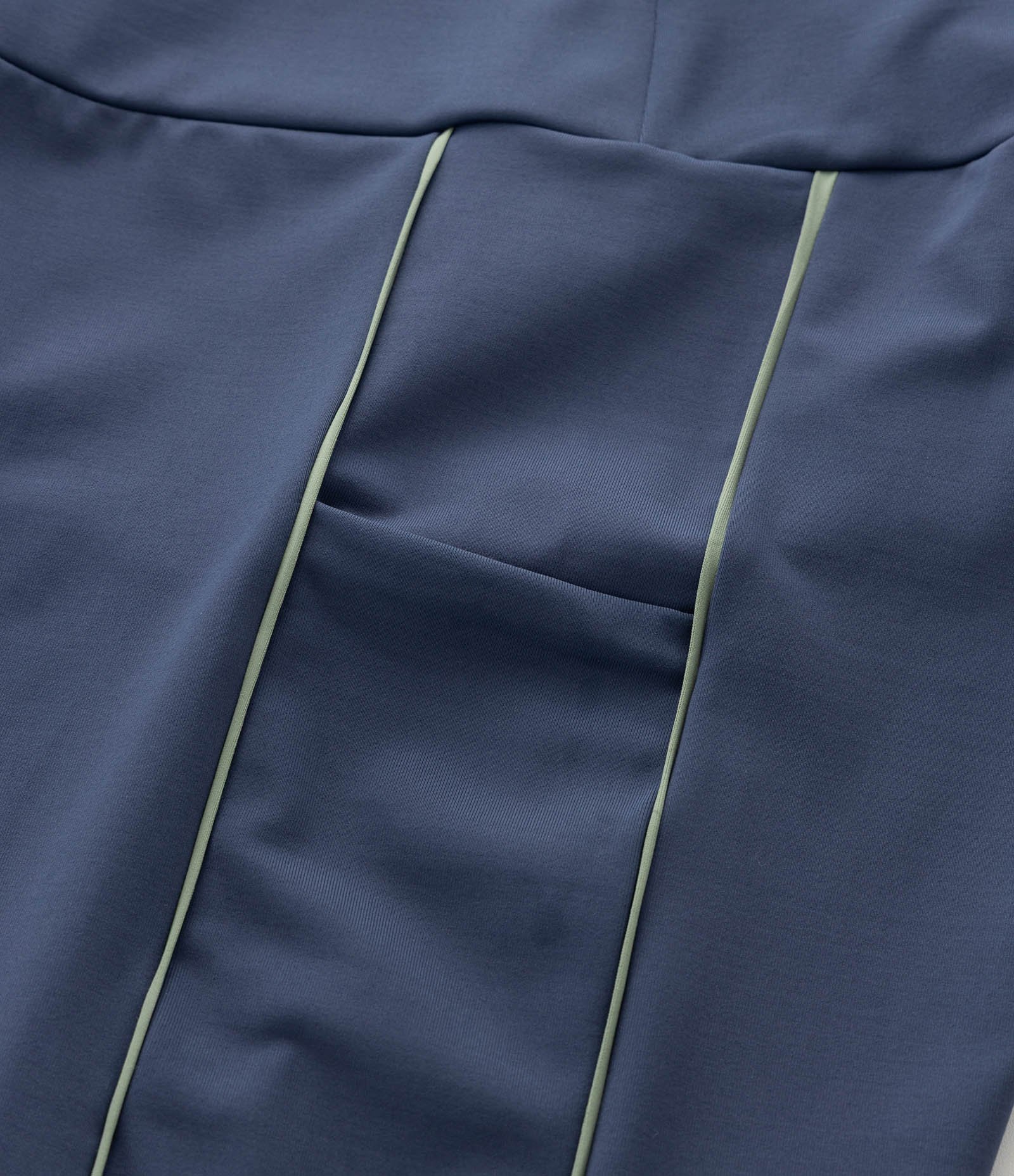 Bermuda Ciclista Tecnológica com Vivo Contrastante Azul 8