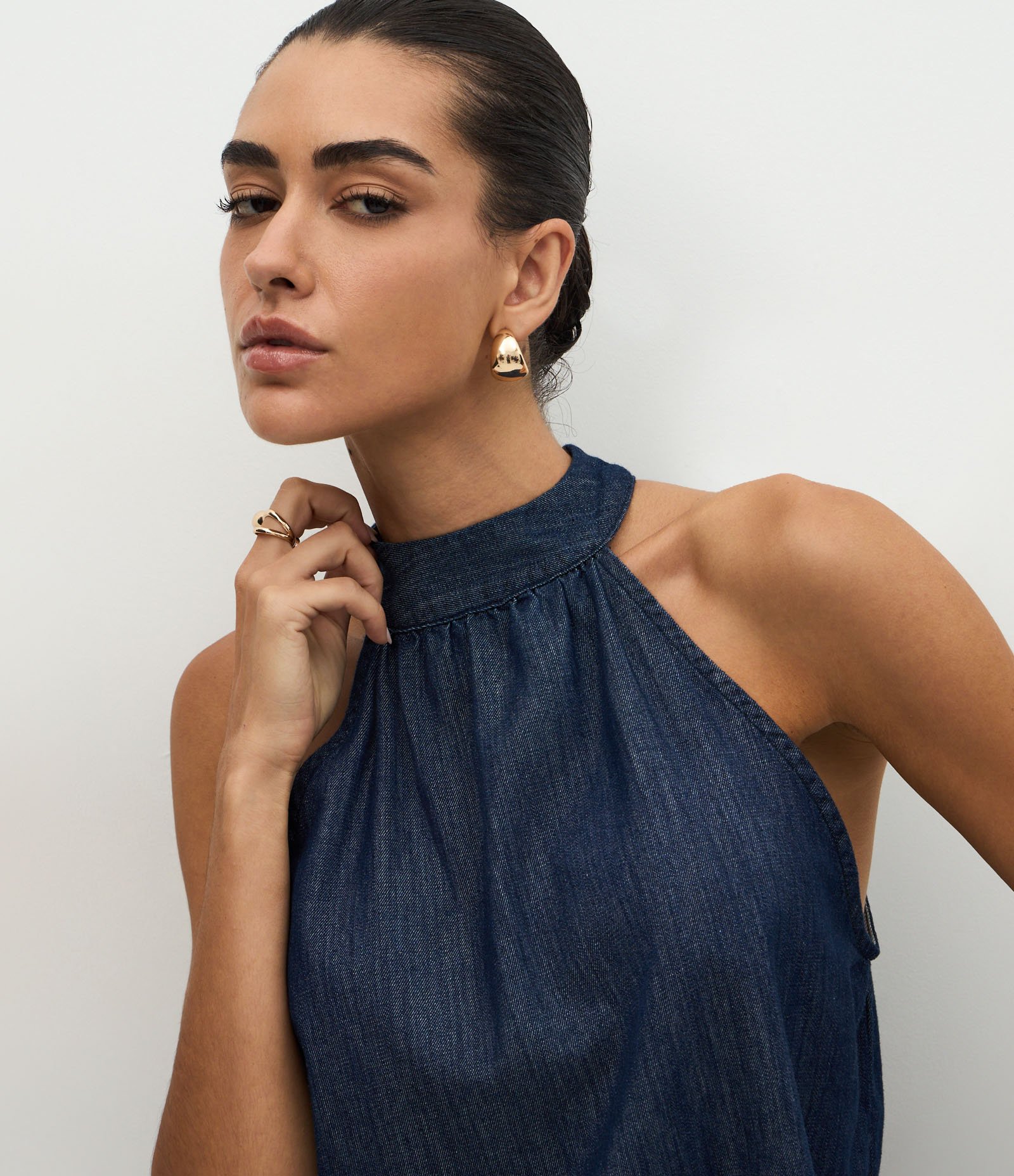 Regata Halter em Jeans com Amarração na Nuca Azul Escuro 3