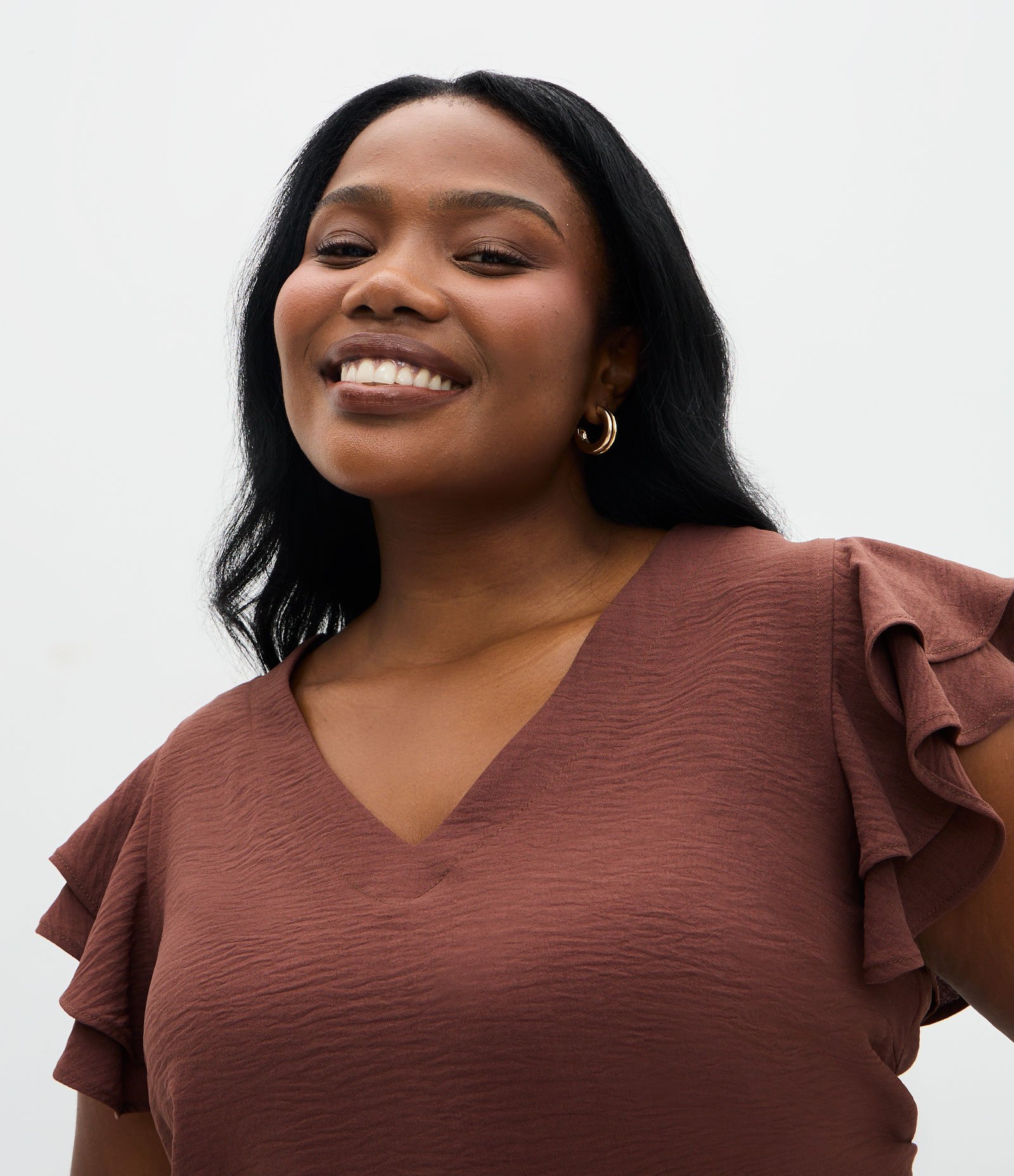 Blusa em Crepe com Babado Duplo no Ombro Curve & Plus Size Marrom 3