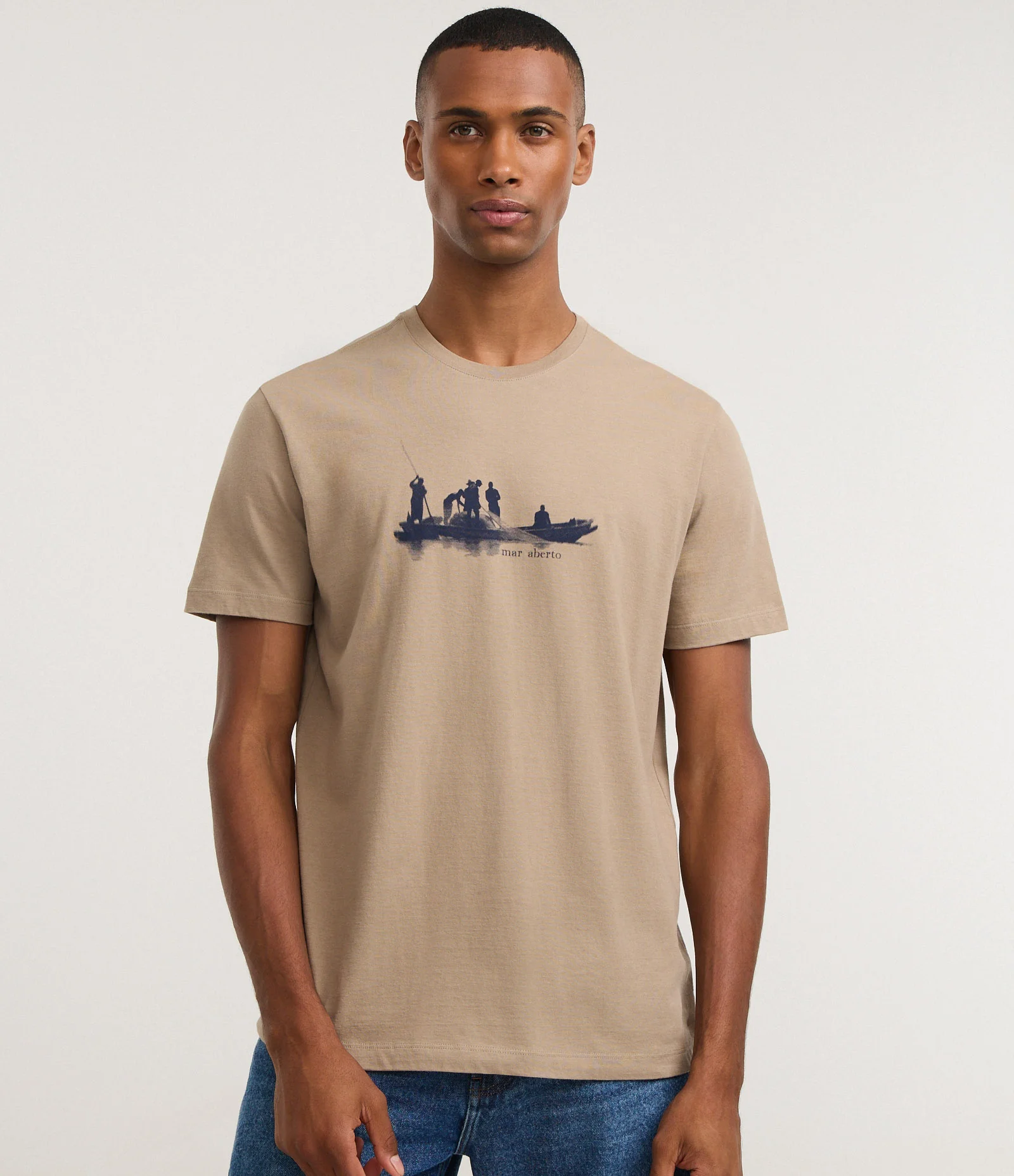 Camiseta em Algodão com Estampa Esportiva Mar Aberto Bege 1