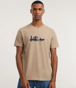 Camiseta em Algodão com Estampa Esportiva Mar Aberto