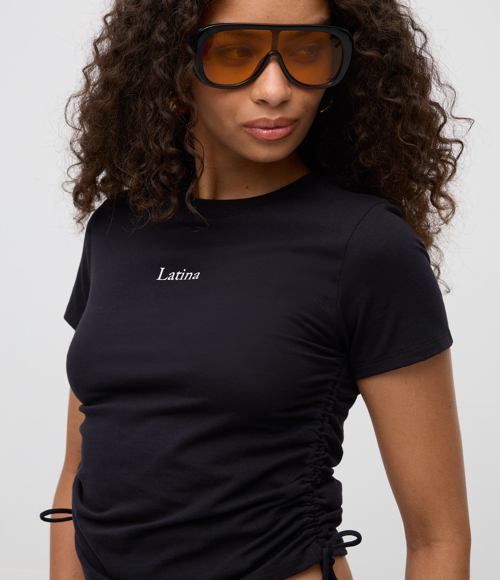 Blusa Cropped com Lettering Latina e Amarração Lateral na Barra Preto 3