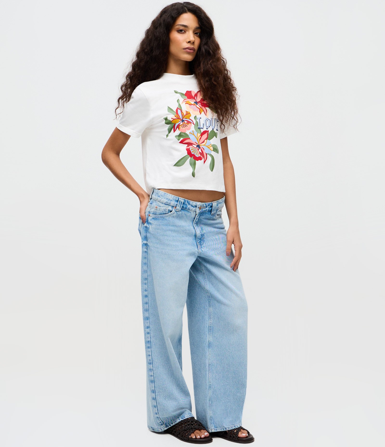 Blusa em Algodão com Lettering e Estampa Floral Branco 2