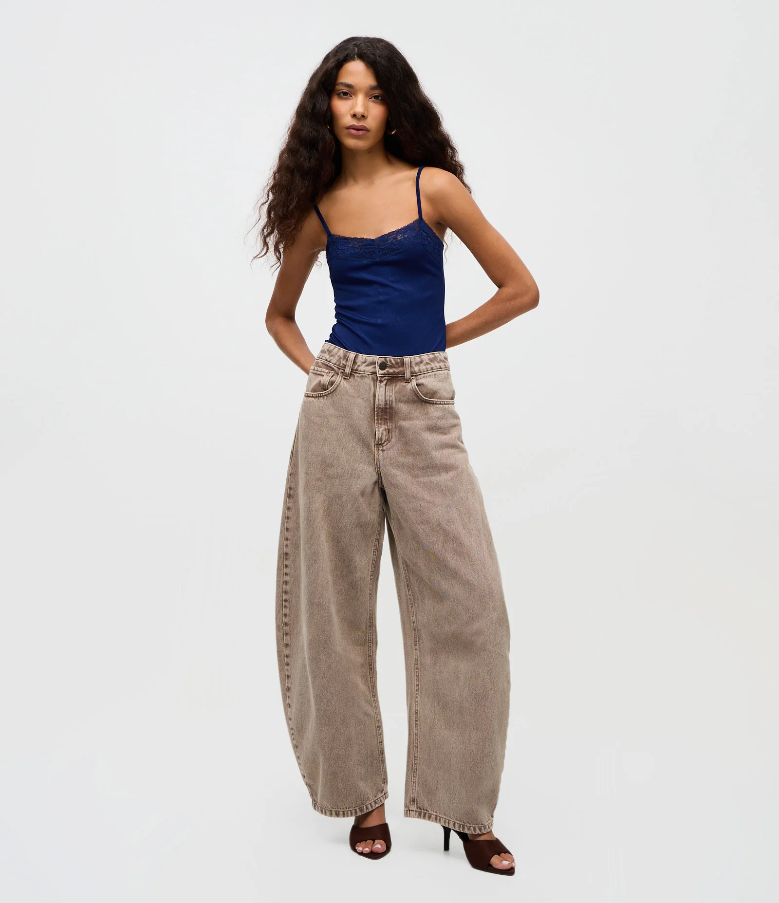 Body com Alça Fina e Renda no Decote Azul 2