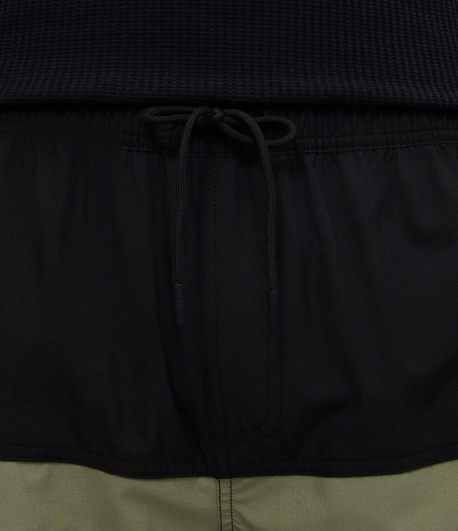 Bermuda em Ripstop com Bolso com Zíper e Estampa Bicolor Verde 3
