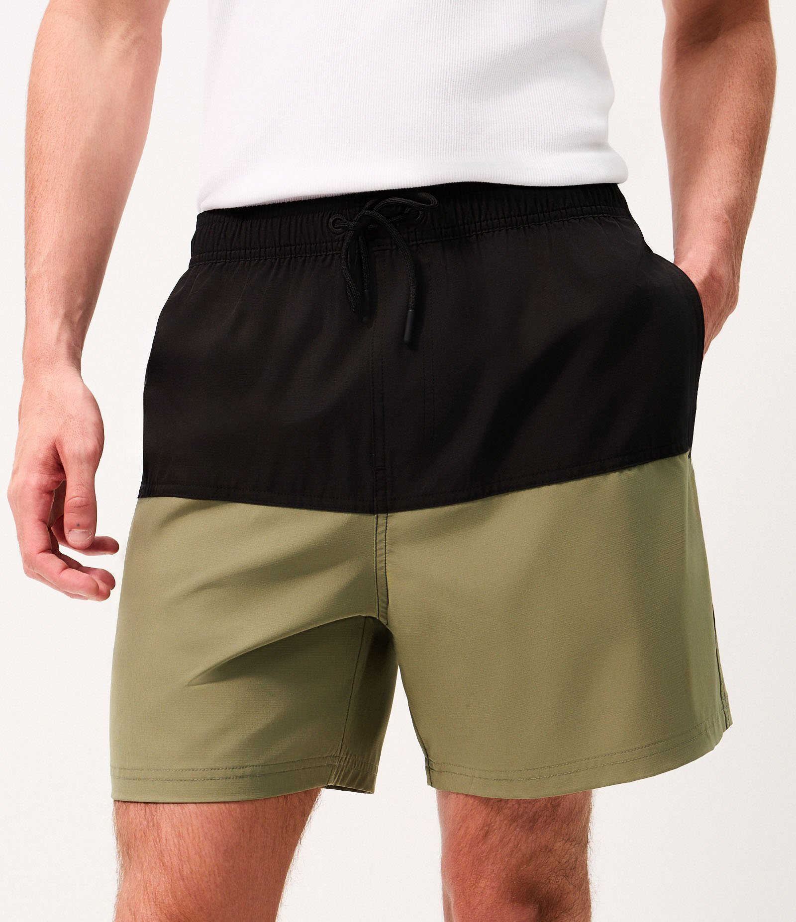 Bermuda em Ripstop com Bolso com Zíper e Estampa Bicolor Verde 4