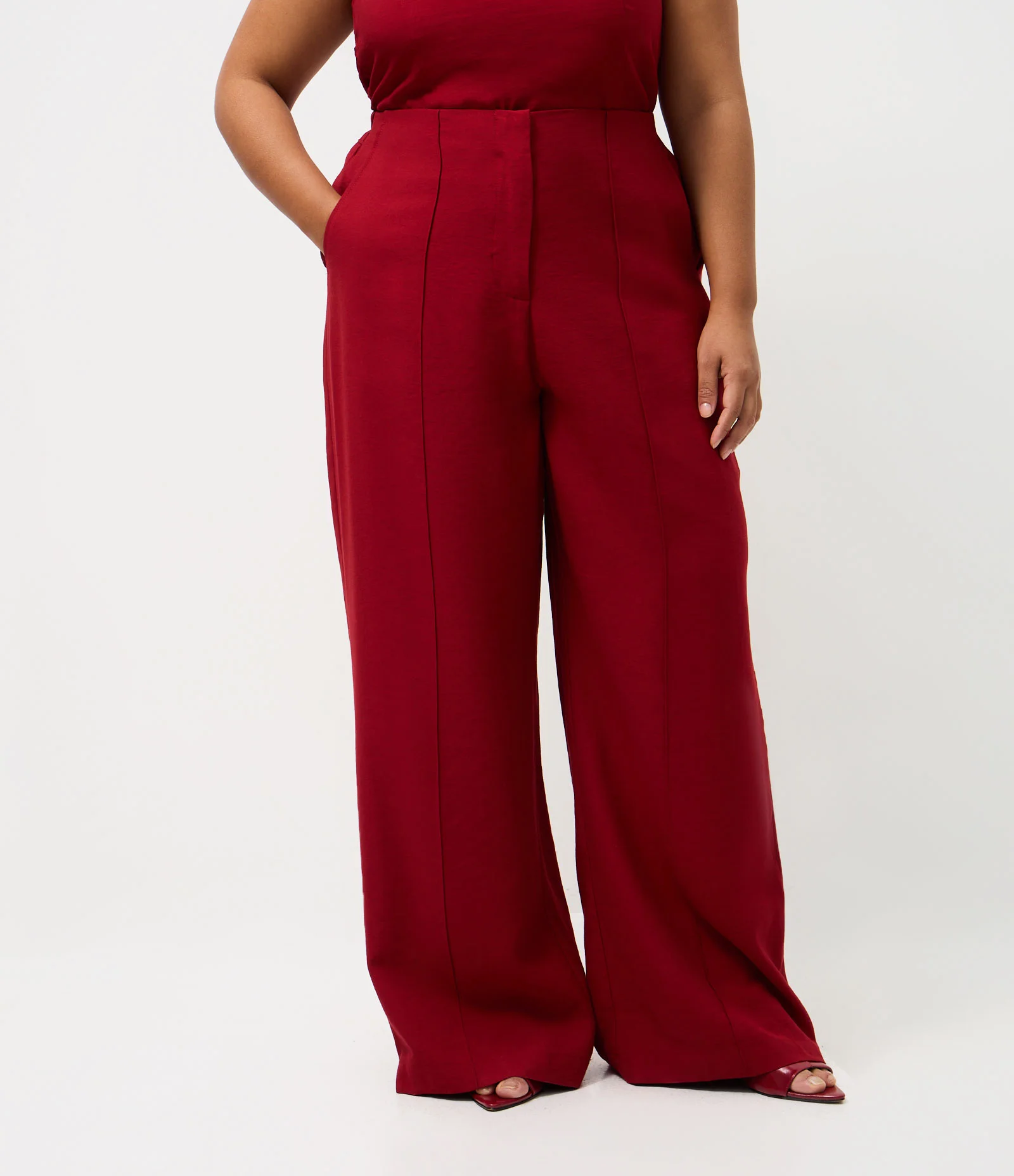 Calça Alfaiatada Wide com Friso Frontal Curve & Plus Size Vermelho 2