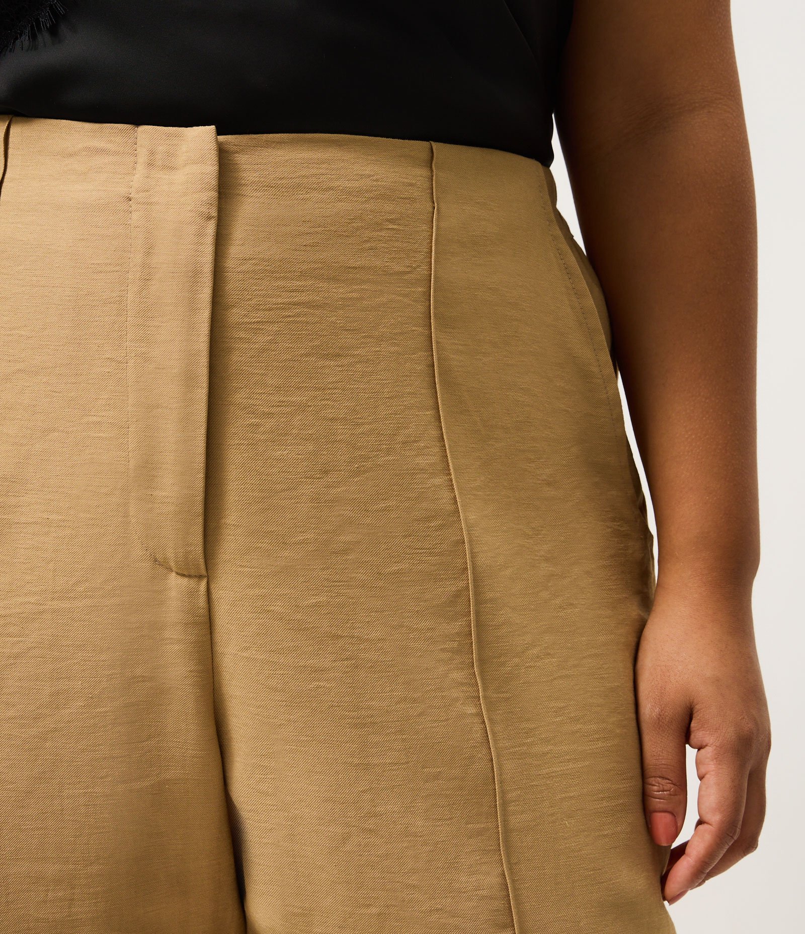 Calça Alfaiatada Wide com Friso Frontal Curve & Plus Size Bege 3