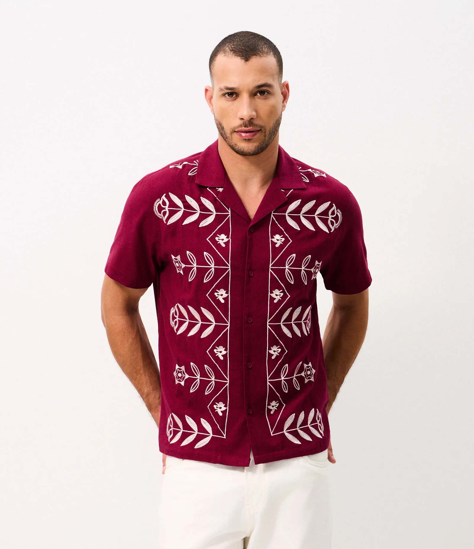 Camisa Bordada de Ramos e Flores Vermelho 1