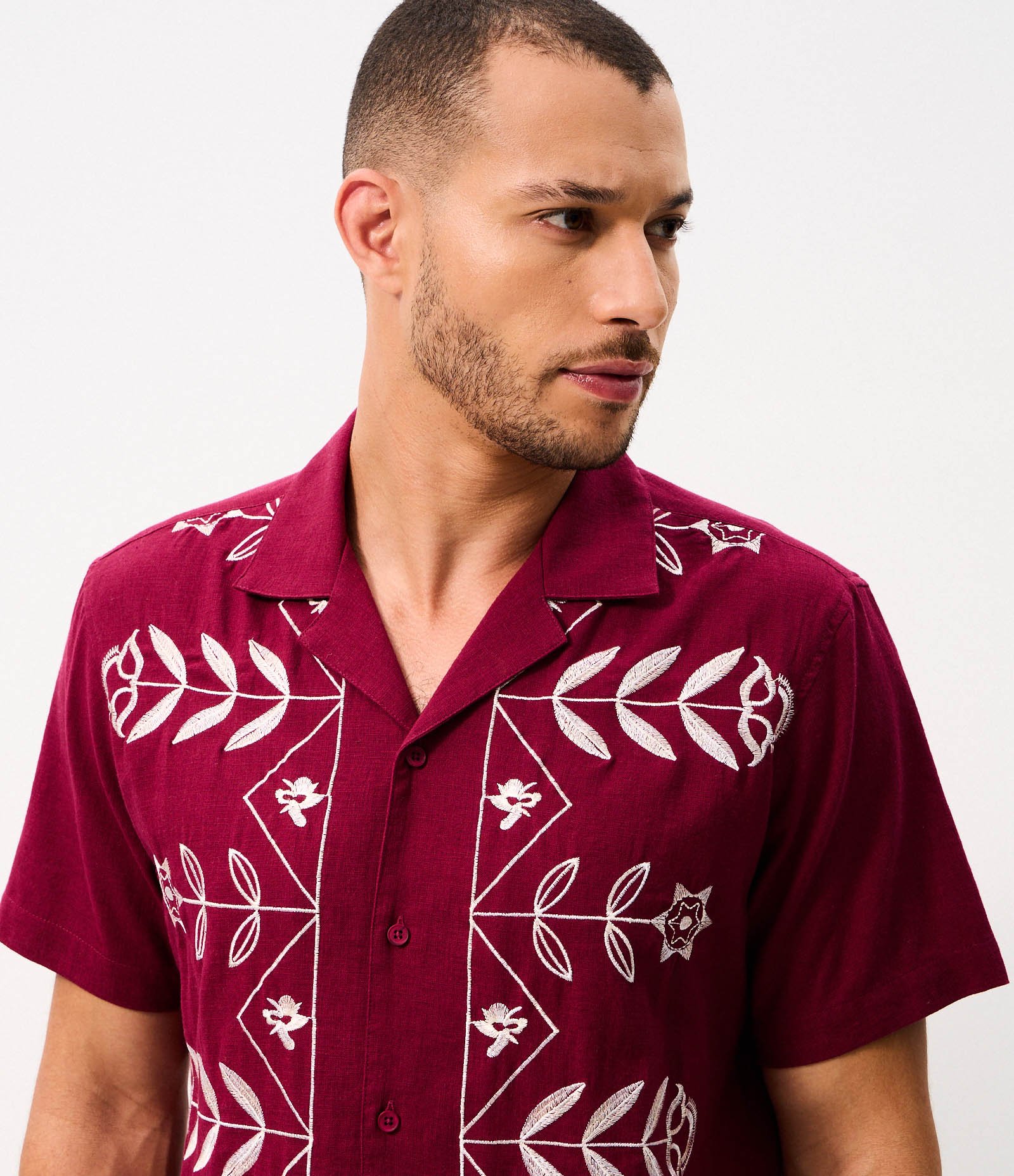 Camisa Bordada de Ramos e Flores Vermelho 4