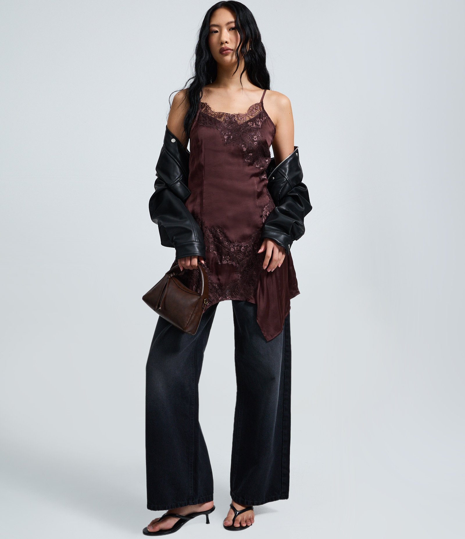 Vestido em Cetim com Detalhes em Renda Marrom 2