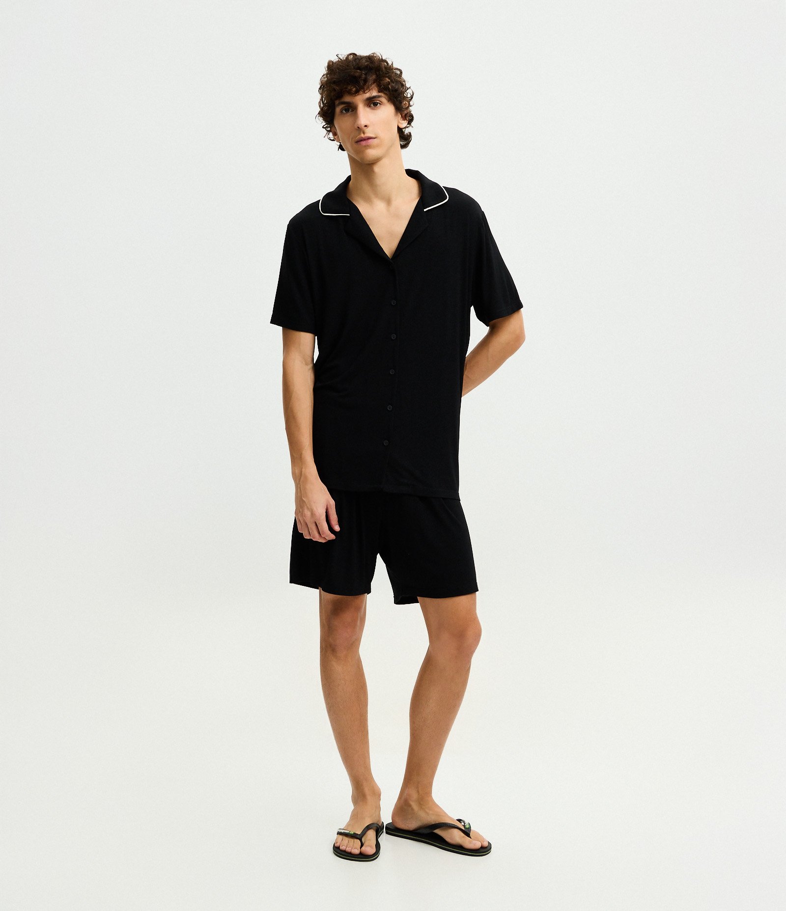 Pijama em Viscolycra com Blusa com Contraste e Short Preto 1