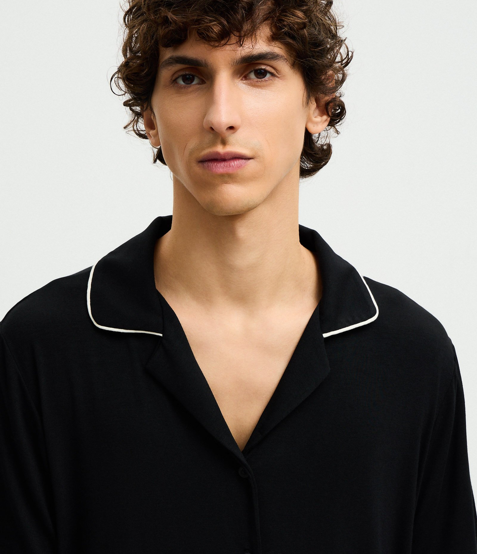 Pijama em Viscolycra com Blusa com Contraste e Short Preto 2