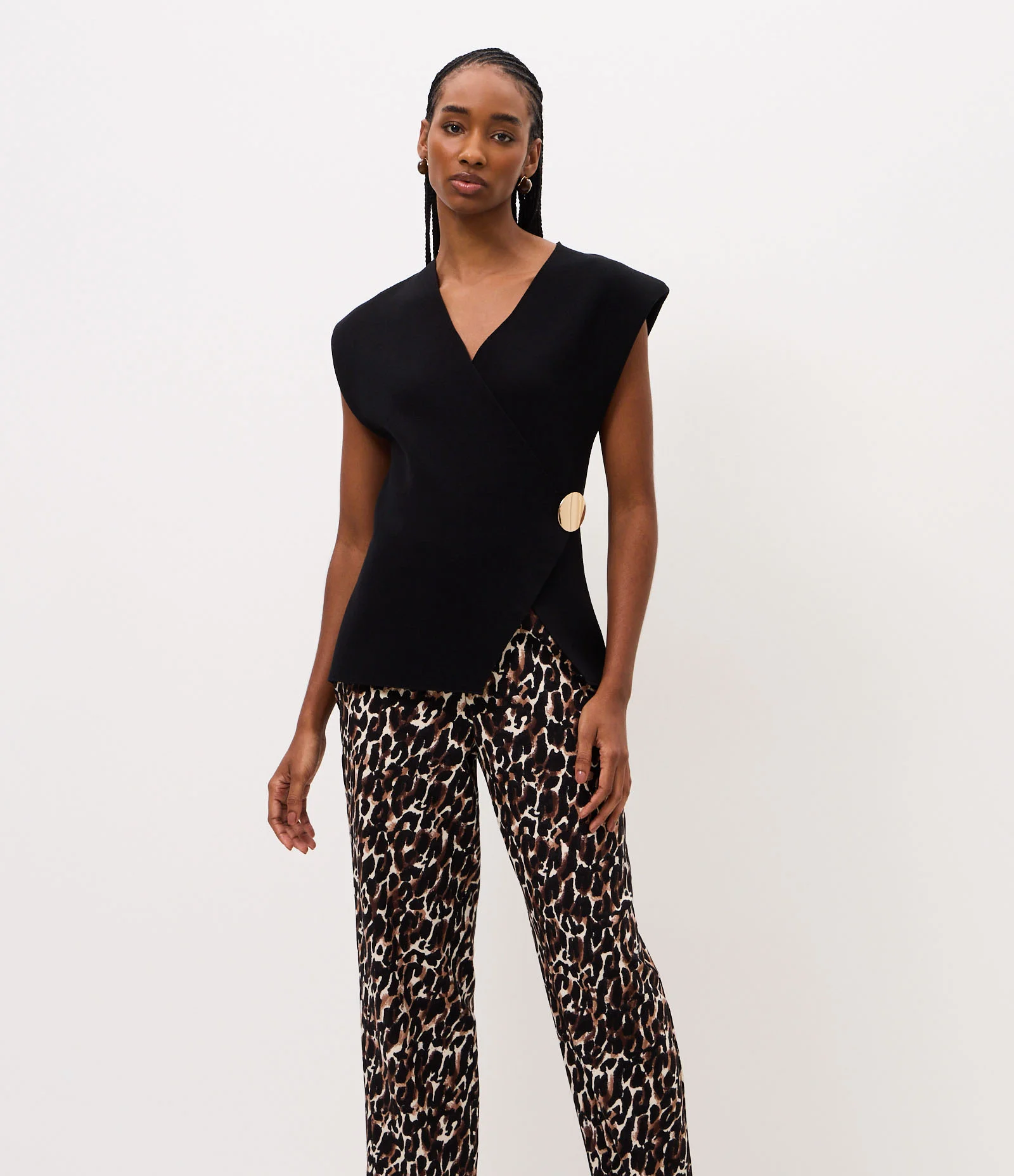 Calça Cenoura em Crepe com Estampa Animal Print Marrom 2