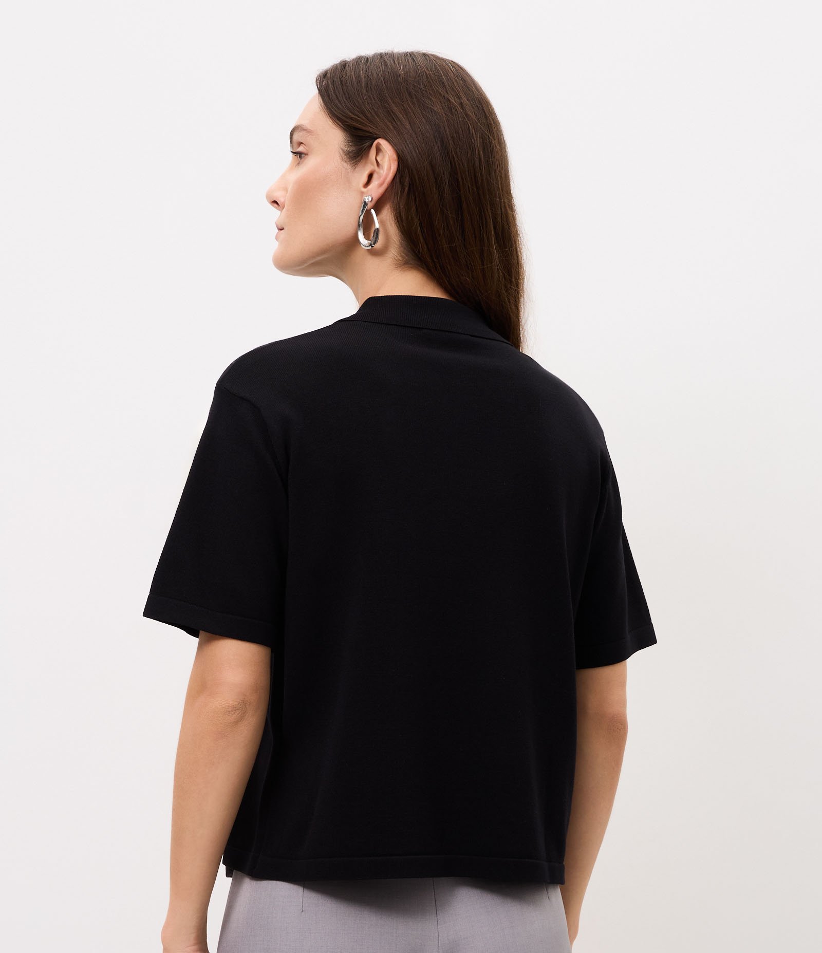 Blusa Curta em Tricô com Abotoamento Frontal Preto 4