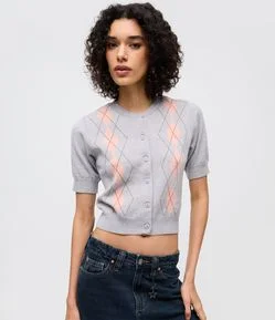 Blusa em Tricô com Estampa Geométrica e Botões Frontais