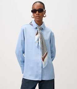 Camisa Acetinada com Gola Clássica