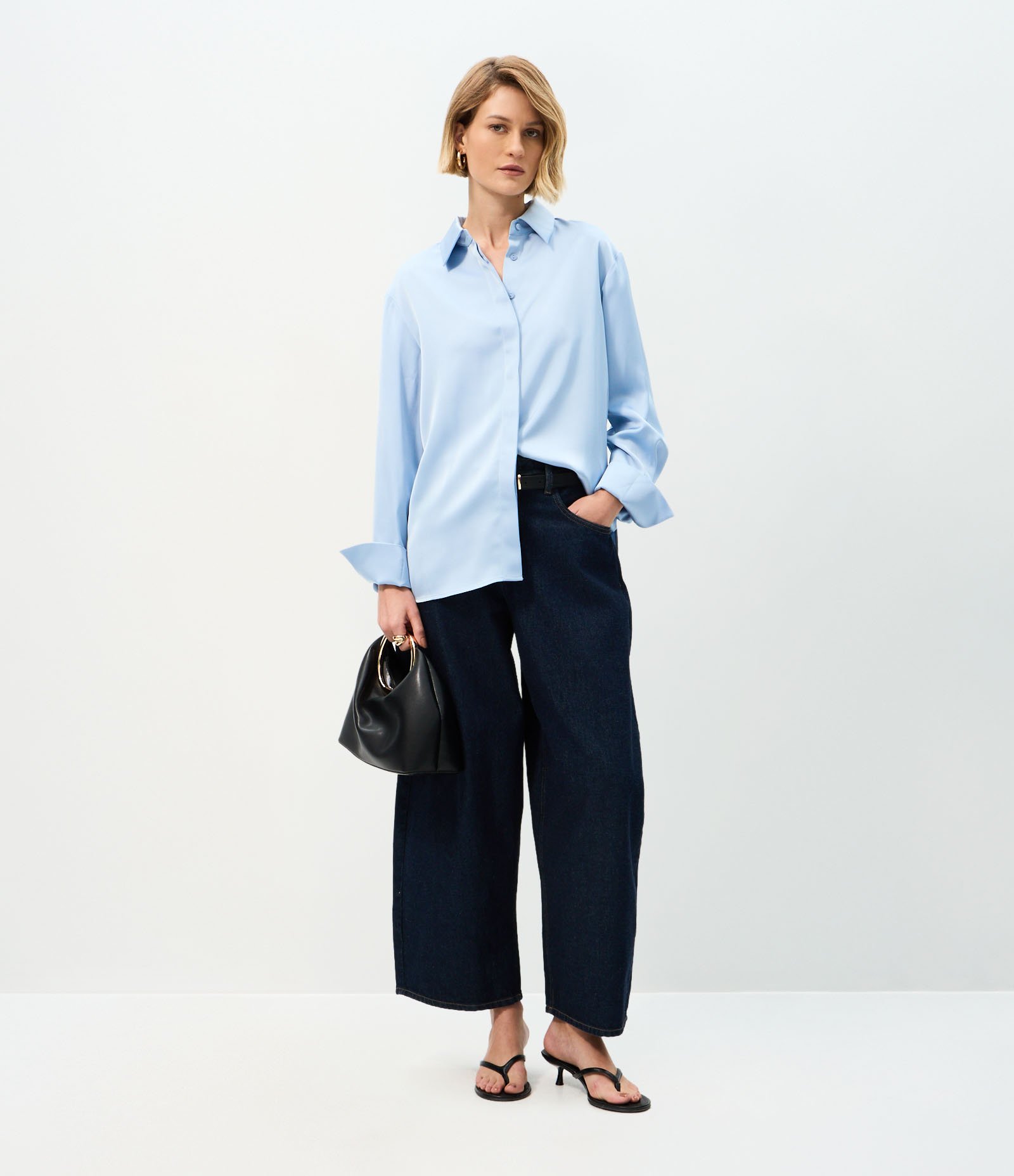 Camisa Acetinada com Gola Clássica Azul 2