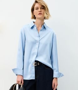 Camisa Acetinada com Gola Clássica