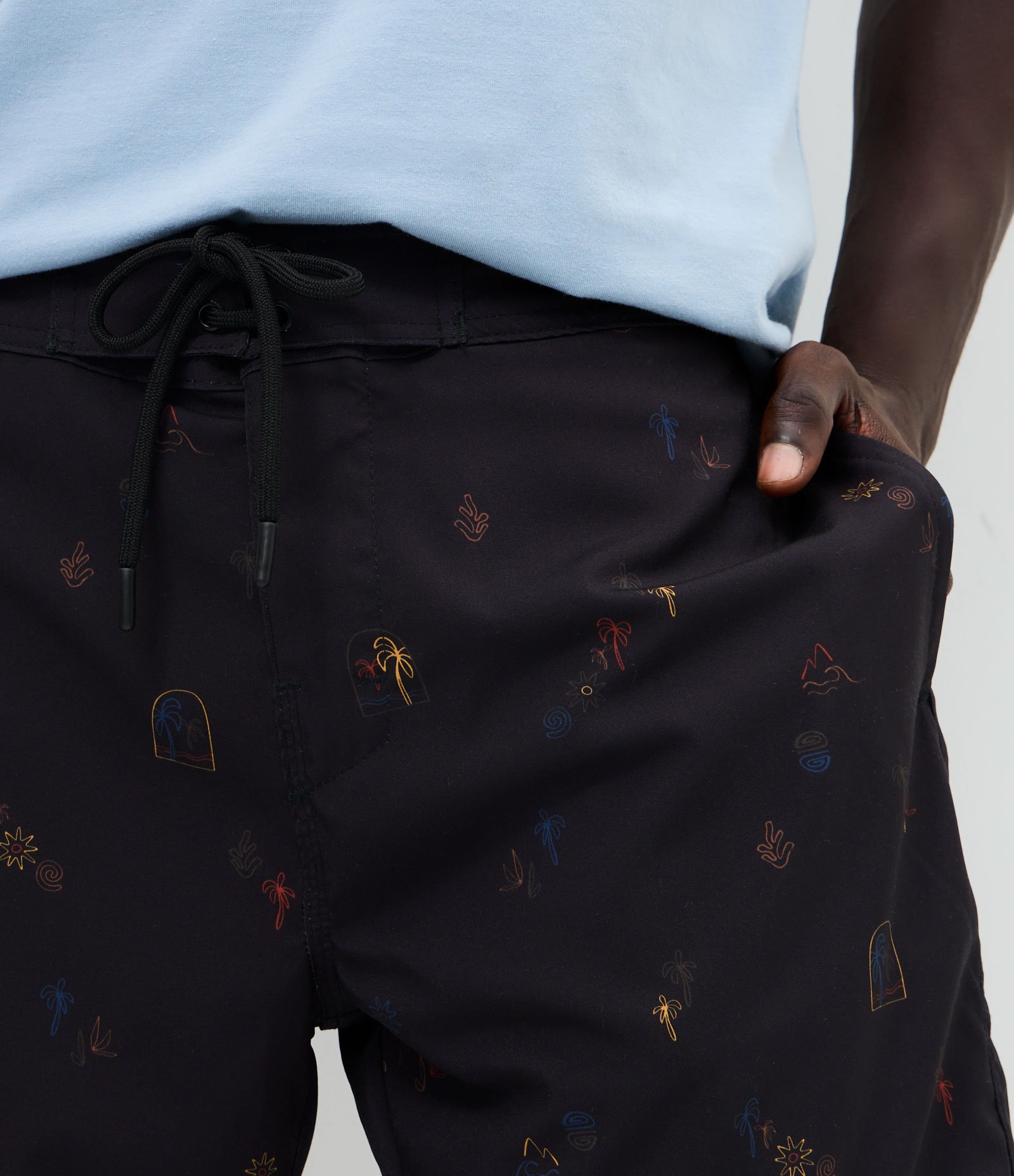 Bermuda Masculina Banho Cós Fixo Ícones Tropicais Preto 3