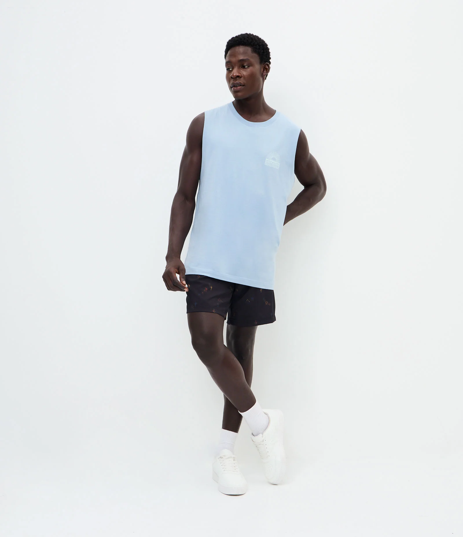 Bermuda Masculina Banho Cós Fixo Ícones Tropicais Preto 4