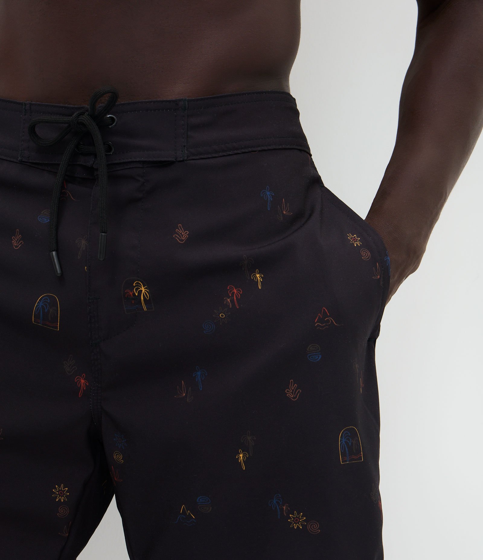 Bermuda Masculina Banho Cós Fixo Ícones Tropicais Preto 7