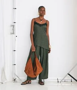 Calça Barrel em Viscose com Estampa Xadrez