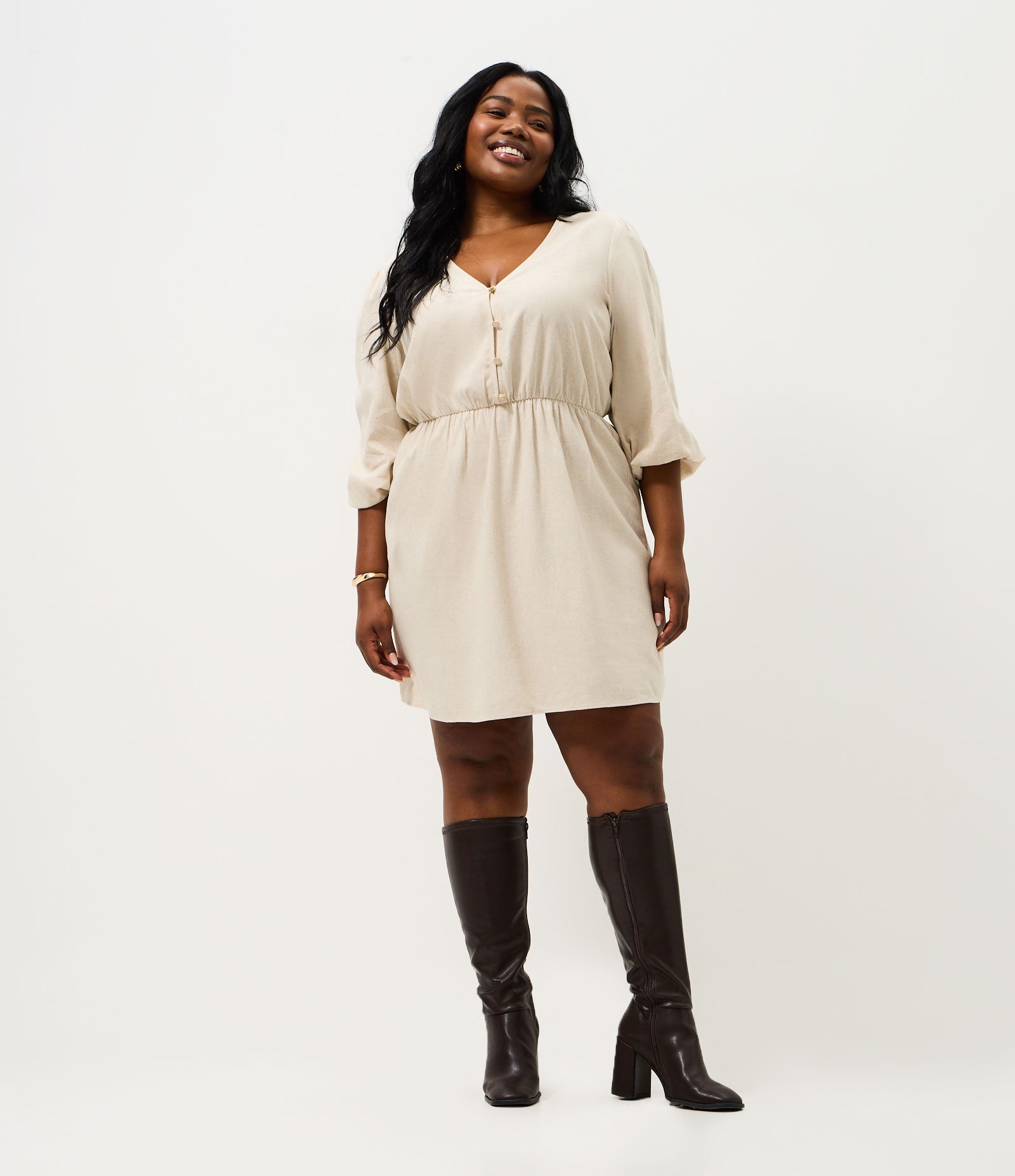 Vestido Curto em Viscolinho com Botões Curve & Plus Size Bege 2