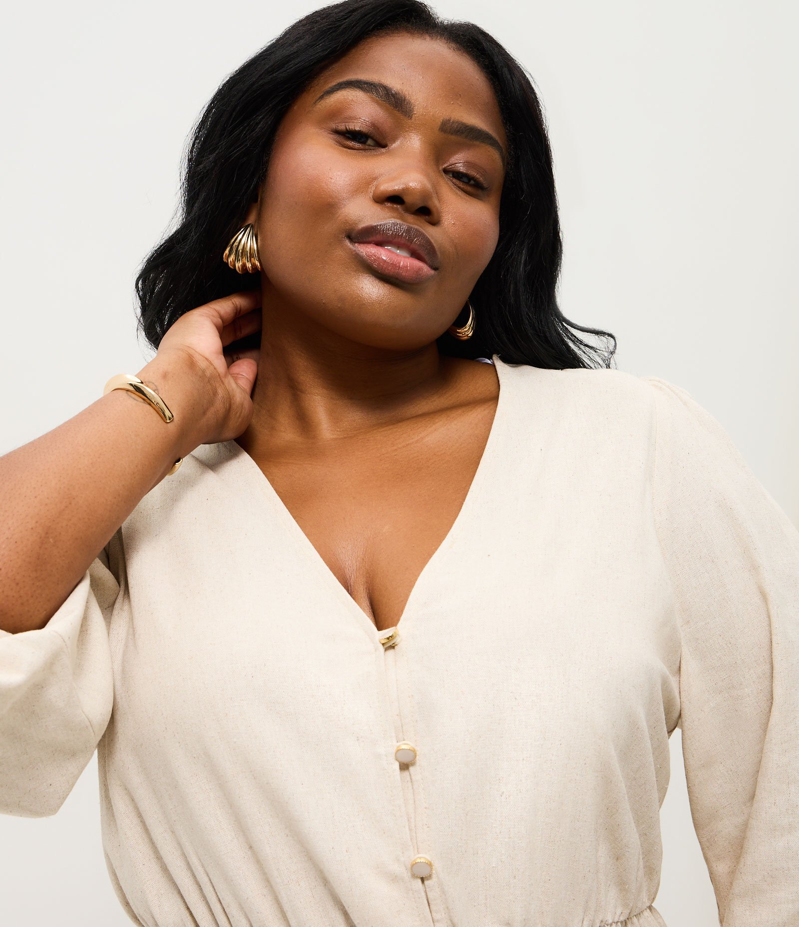 Vestido Curto em Viscolinho com Botões Curve & Plus Size Bege 3