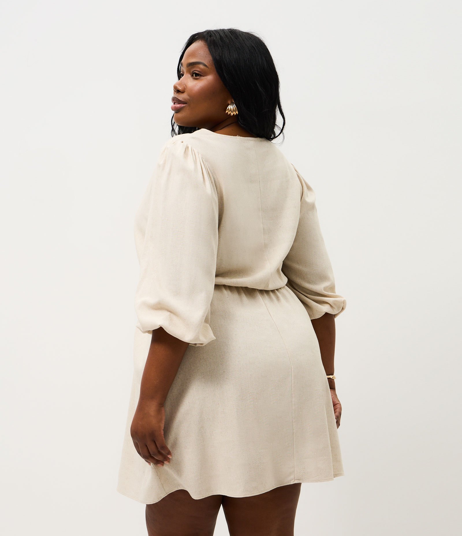 Vestido Curto em Viscolinho com Botões Curve & Plus Size Bege 4