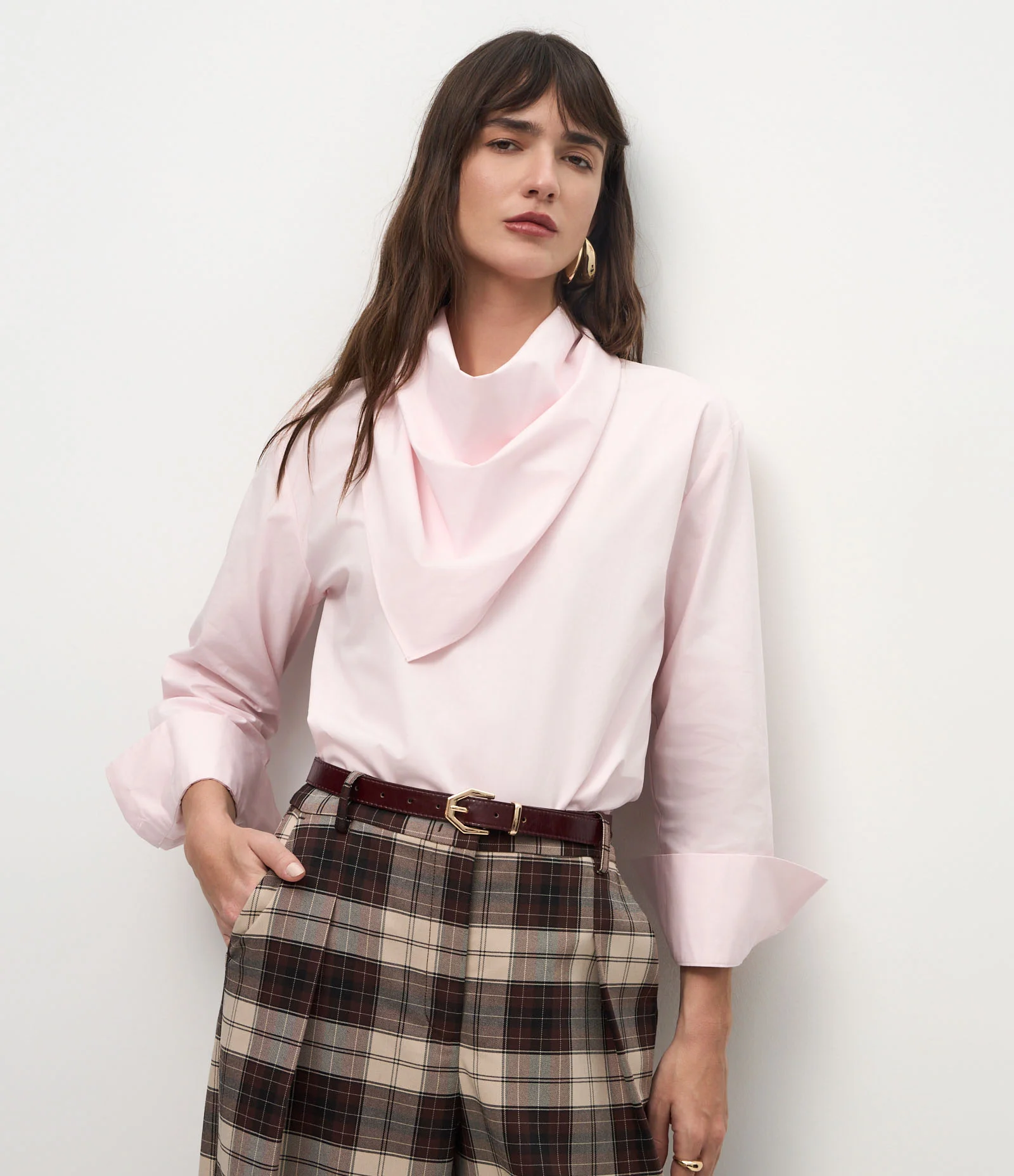Blusa em Tricoline com Detalhe de Lenço Rosa 2