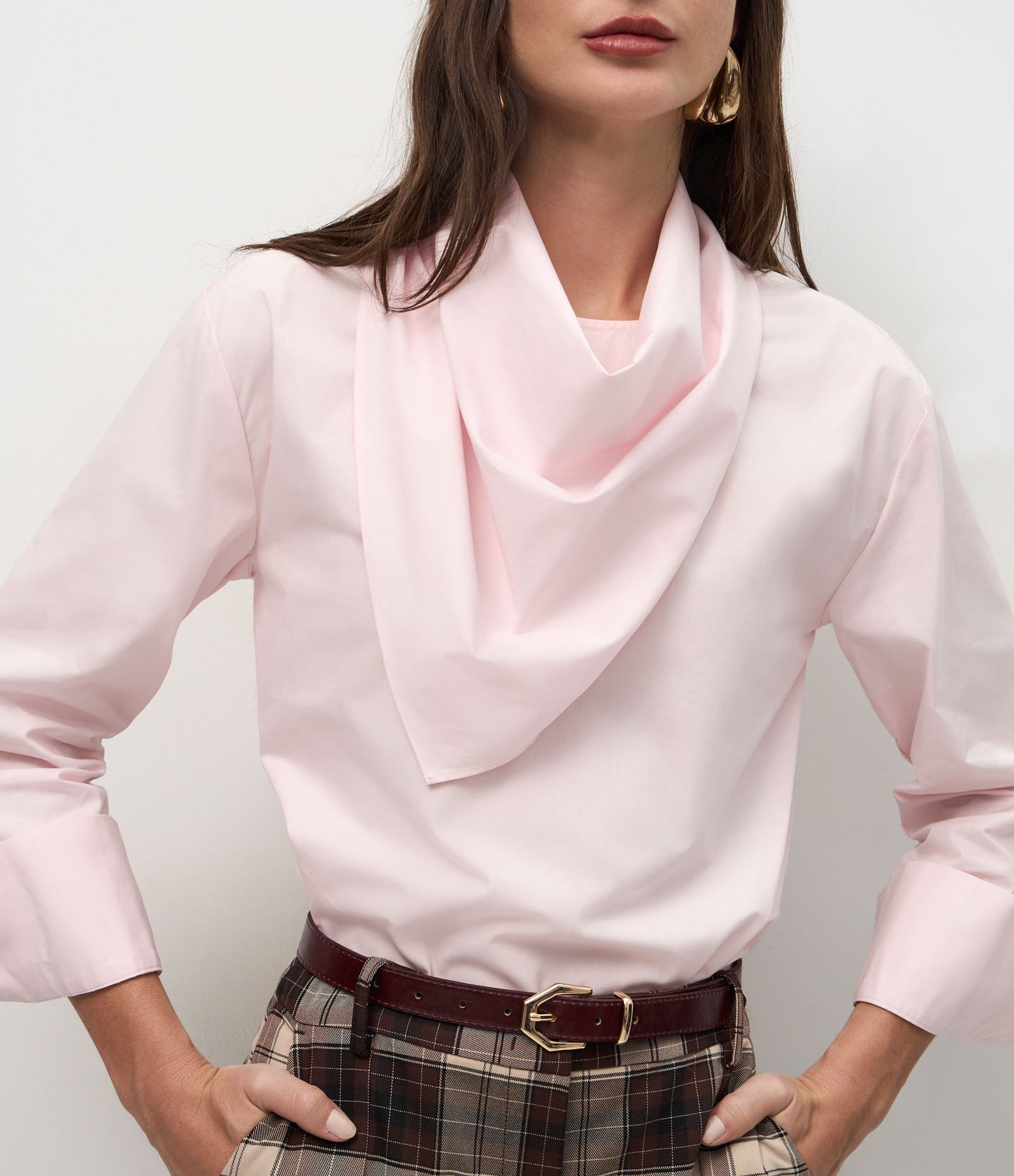 Blusa em Tricoline com Detalhe de Lenço Rosa 5