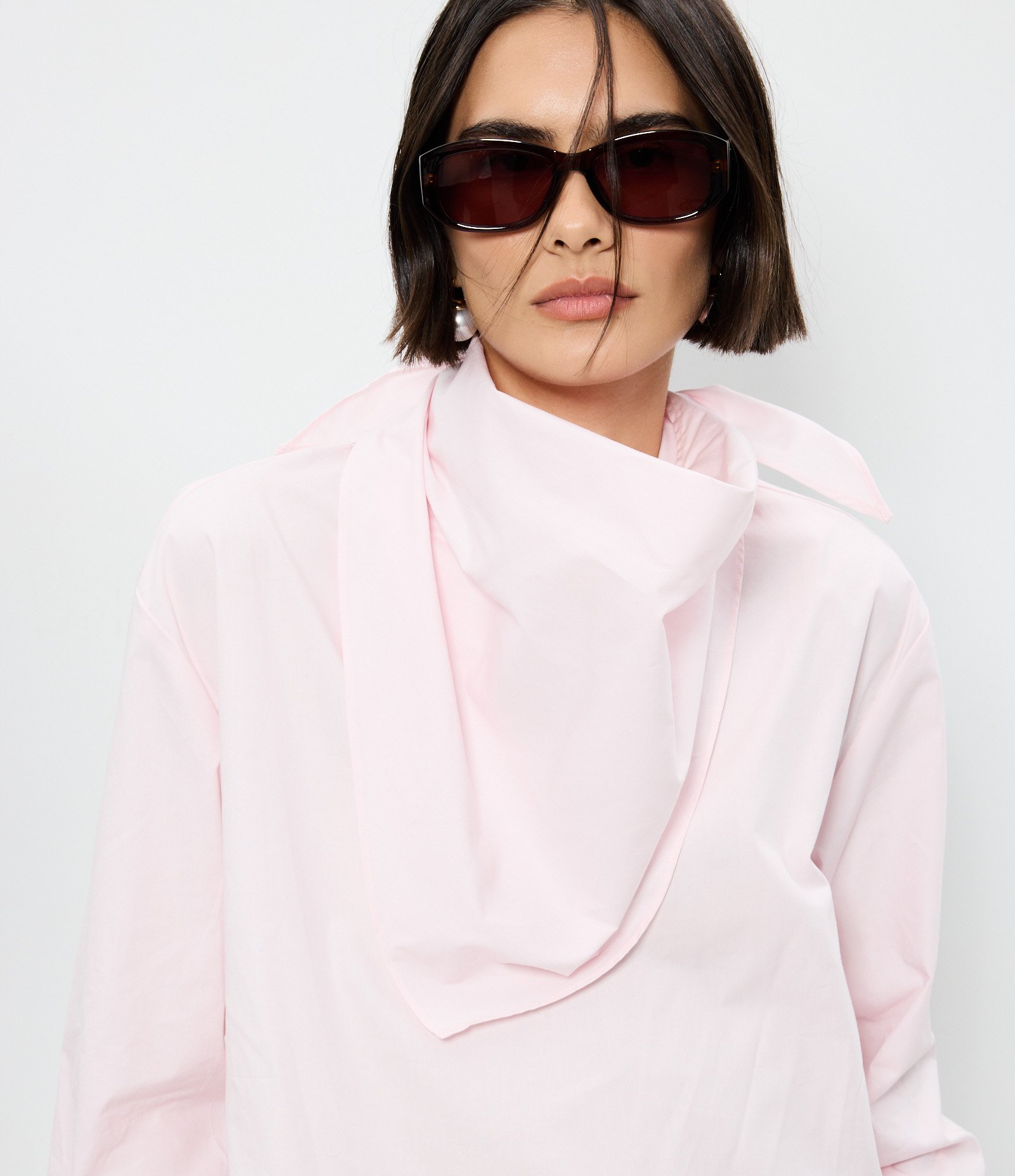 Blusa em Tricoline com Detalhe de Lenço Rosa 1