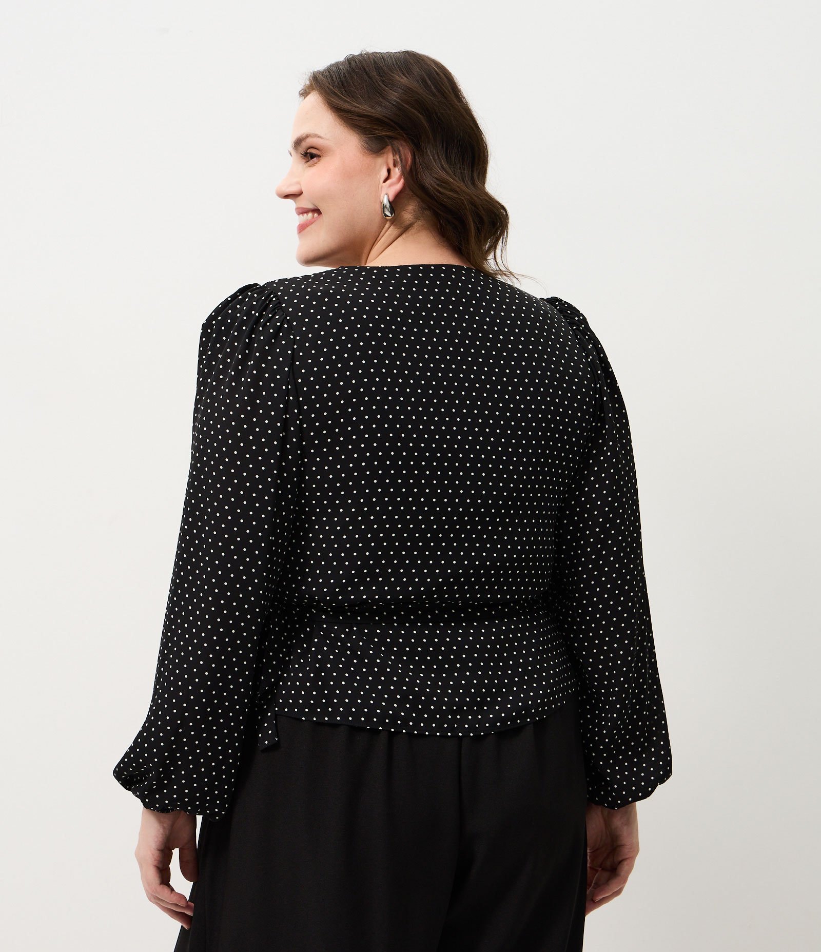 Blusa Poá Transpassada com Amarração Curve & Plus Size Preto 5