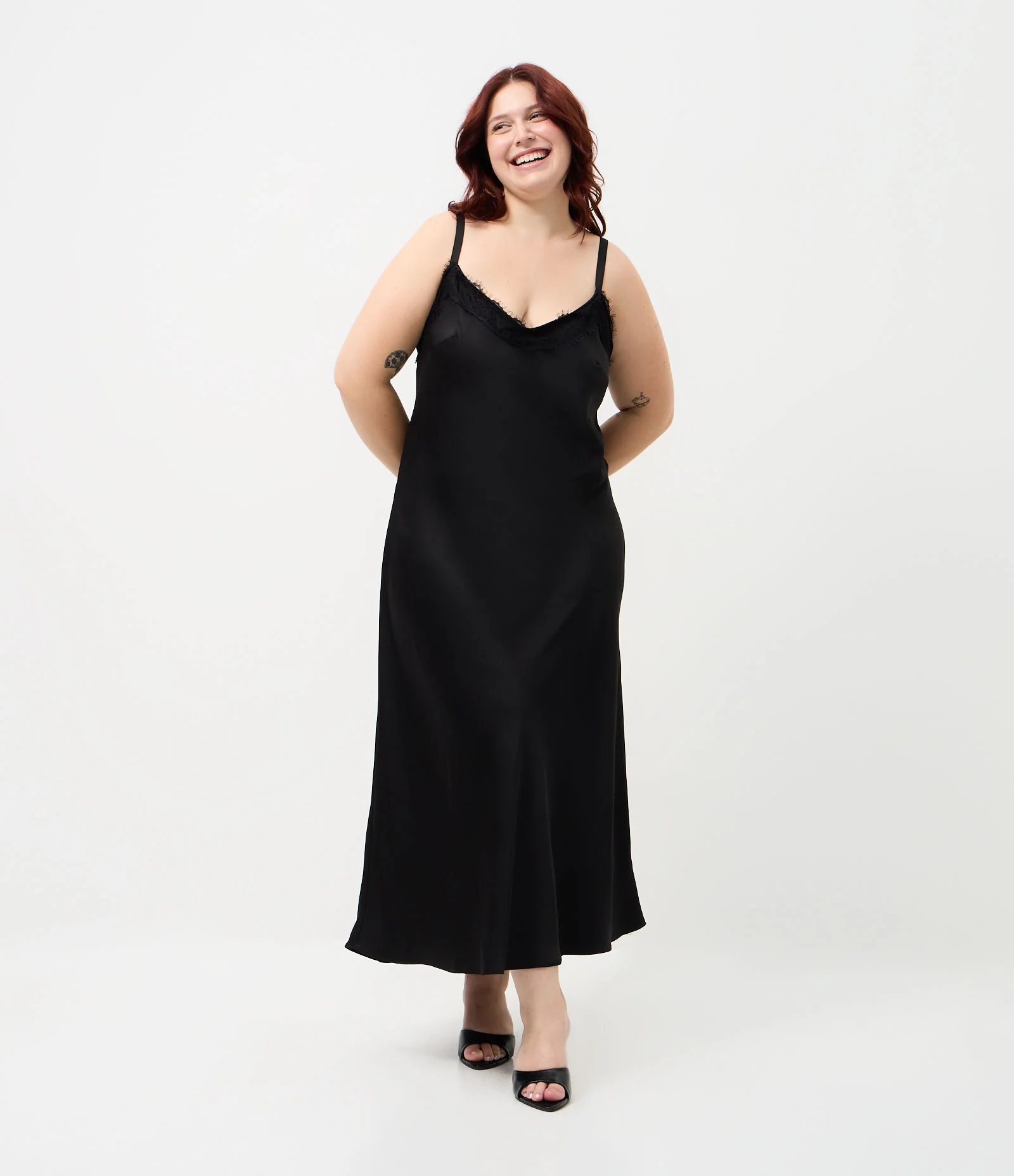 Vestido Midi em Cetim com Renda no Decote Curve & Plus Size Preto 1