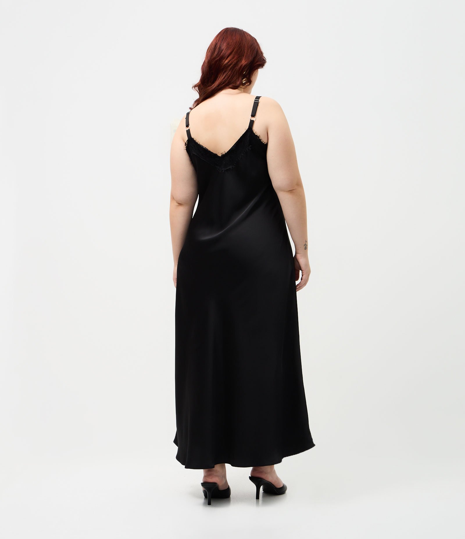 Vestido Midi em Cetim com Renda no Decote Curve & Plus Size Preto 3