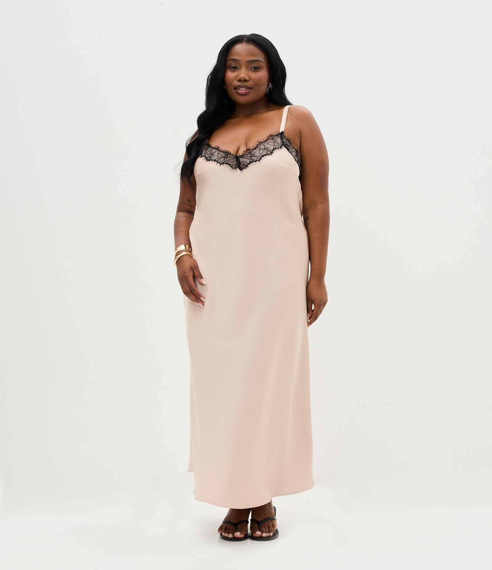 Vestido Midi em Cetim com Renda no Decote Curve & Plus Size Bege 1
