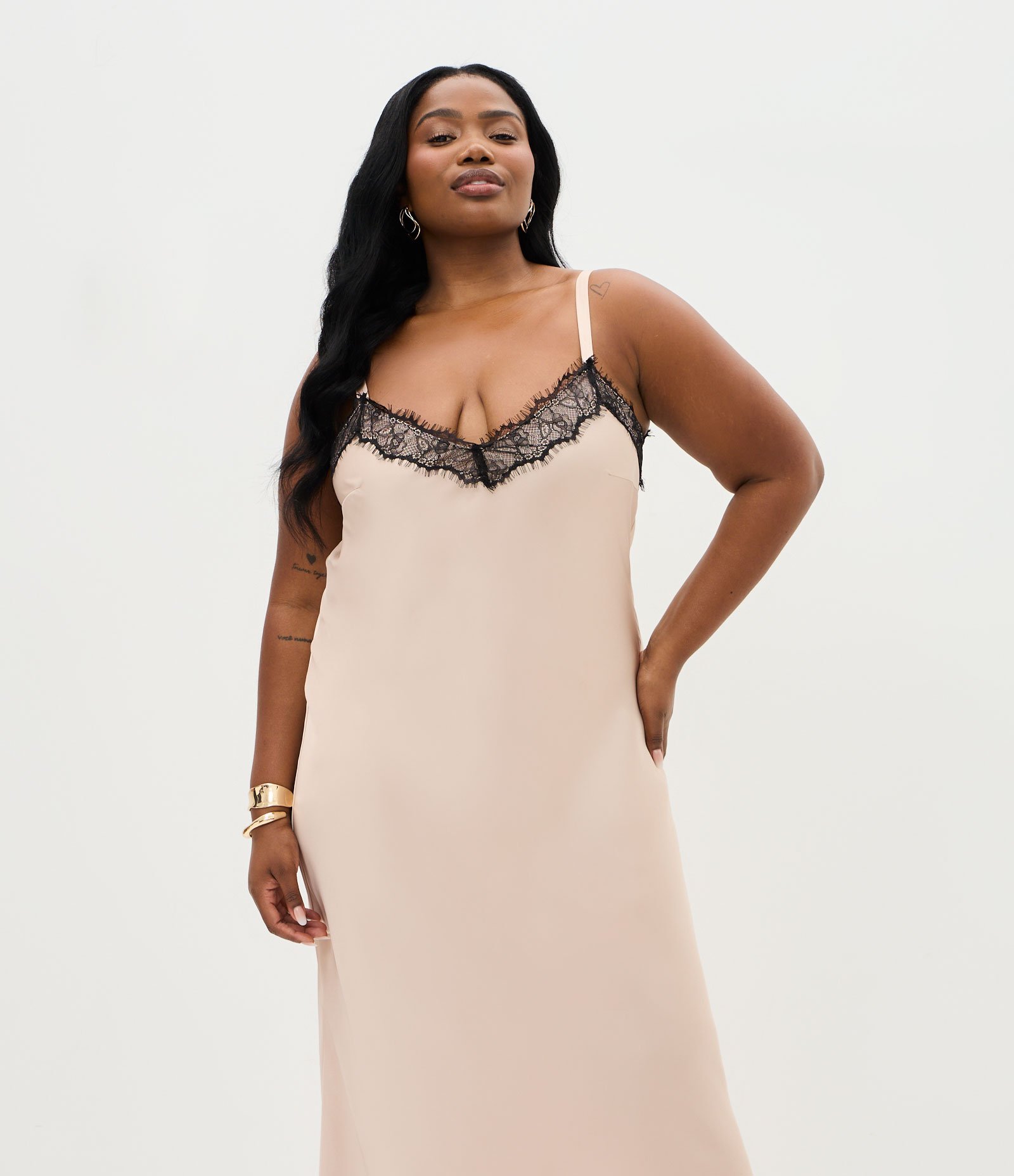 Vestido Midi em Cetim com Renda no Decote Curve & Plus Size Bege 2