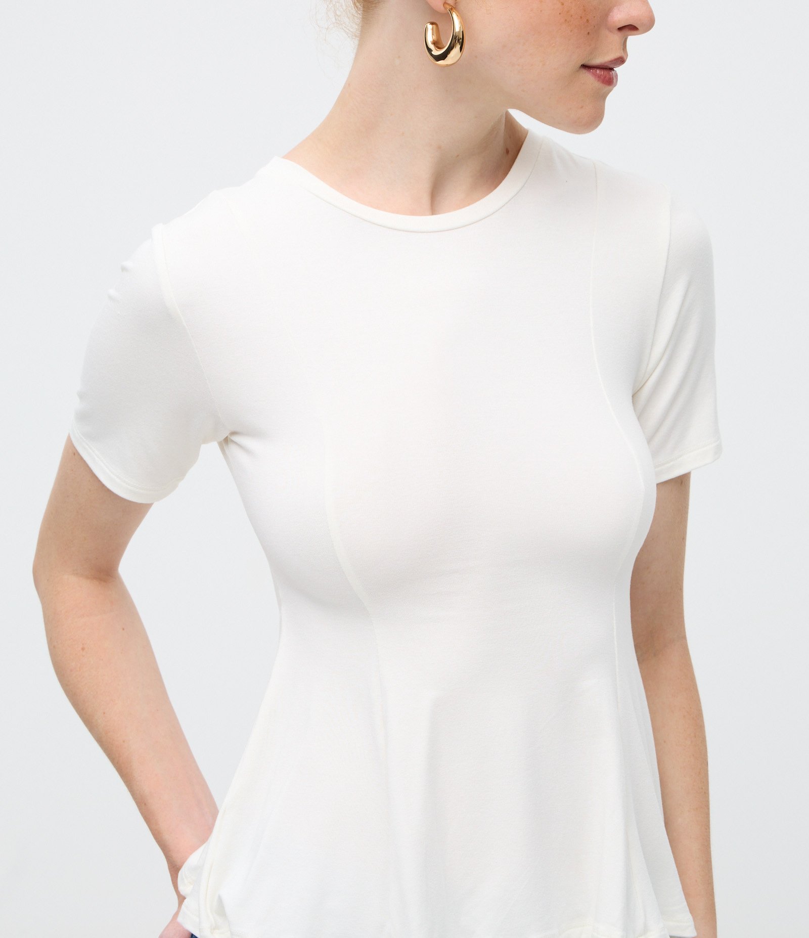 Blusa Peplum Manga Curta em Viscose com Recortes Branco 3
