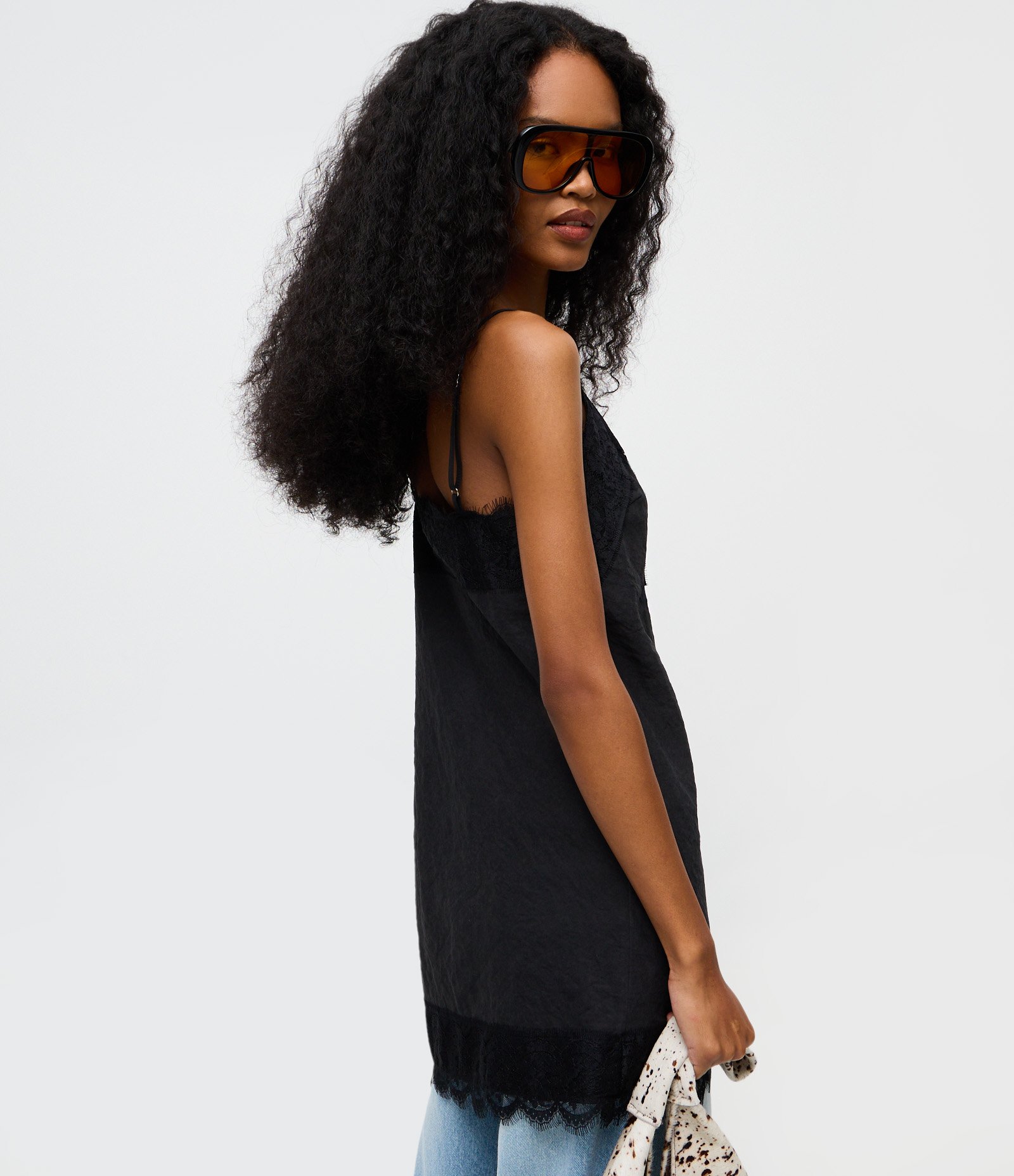 Vestido Curto de Alcinha com Renda Preto 5