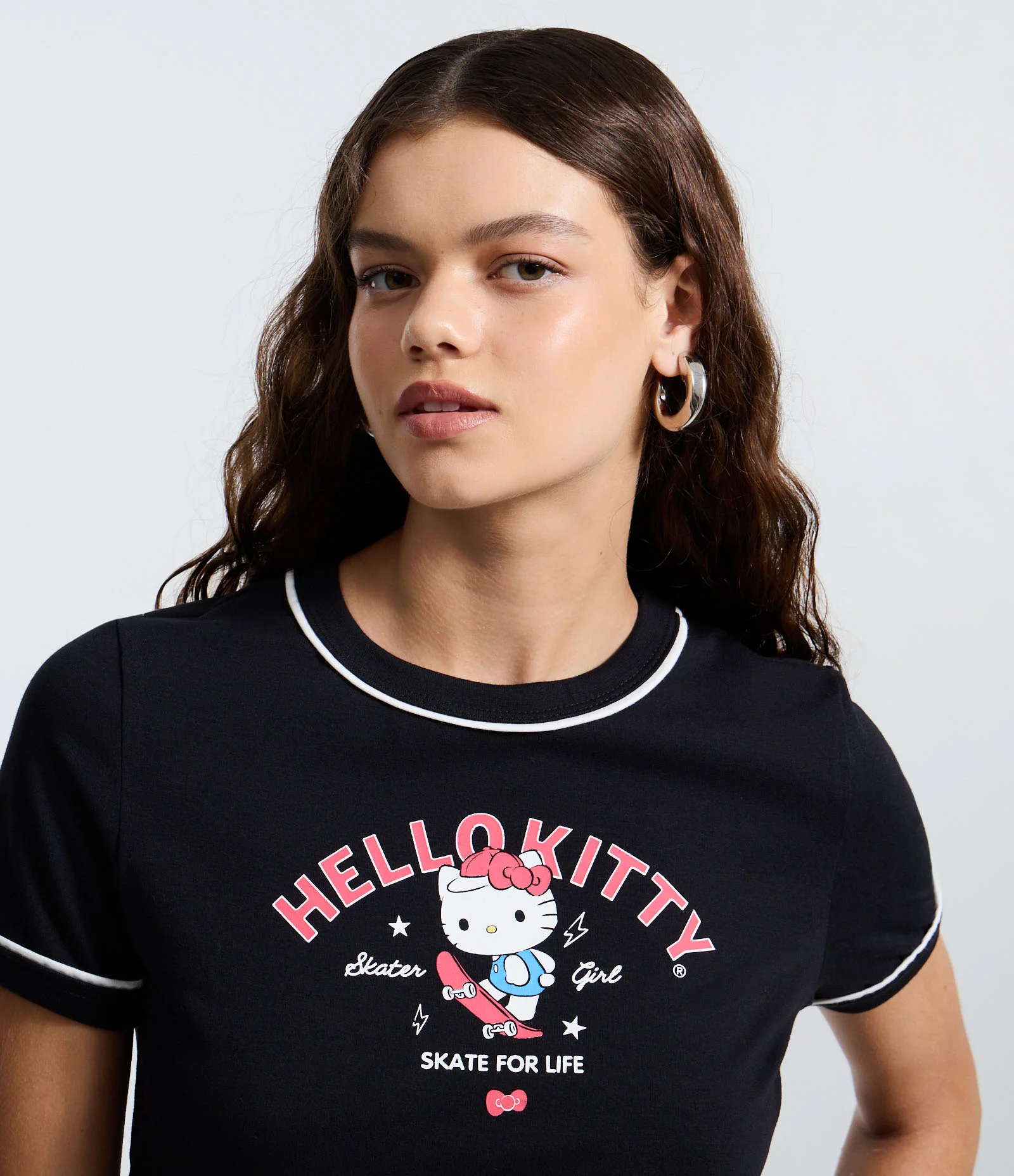 Camiseta Manga Curta em Algodão com Estampa Hello Kitty Skate Preto 1