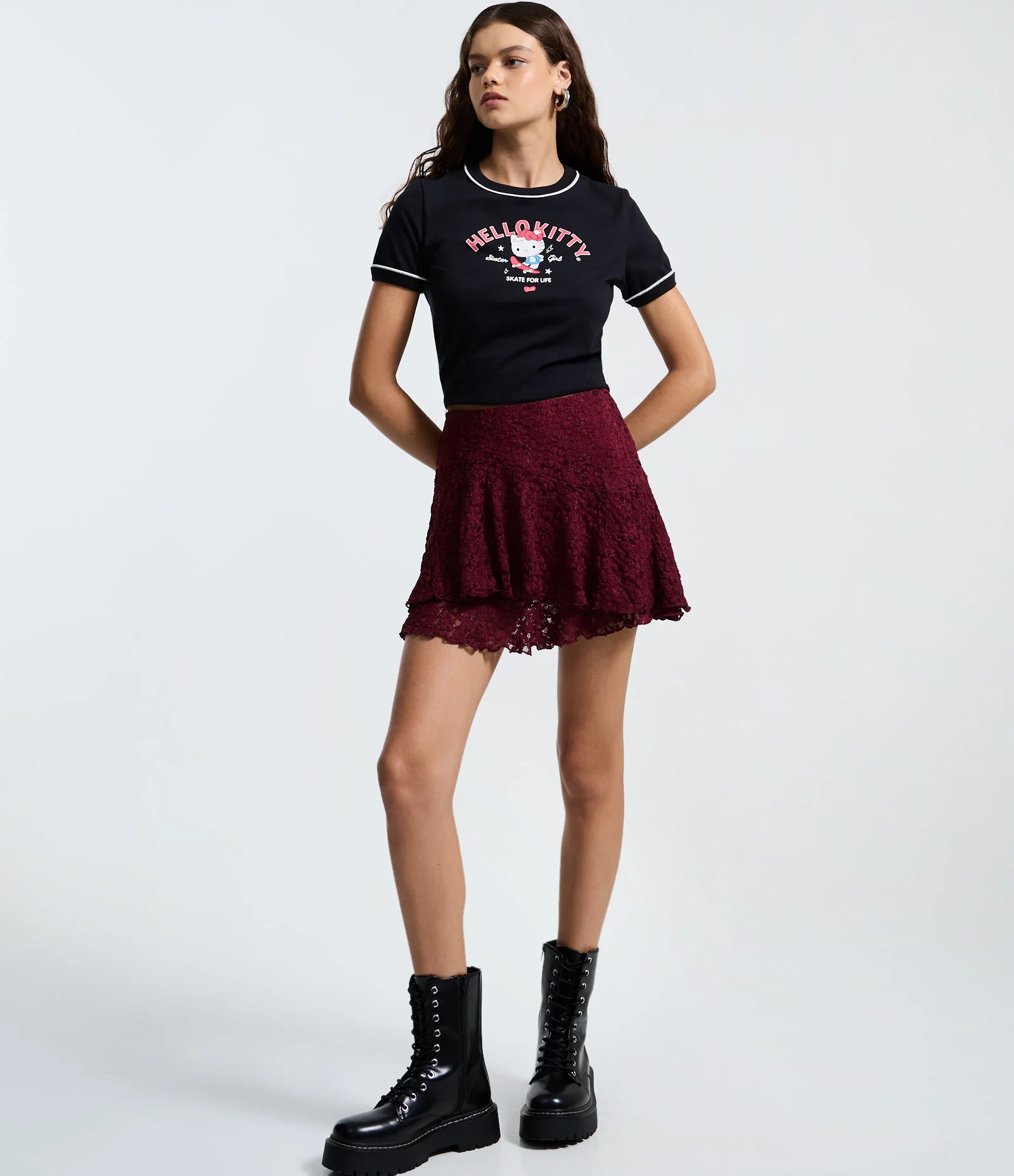 Camiseta Manga Curta em Algodão com Estampa Hello Kitty Skate Preto 2