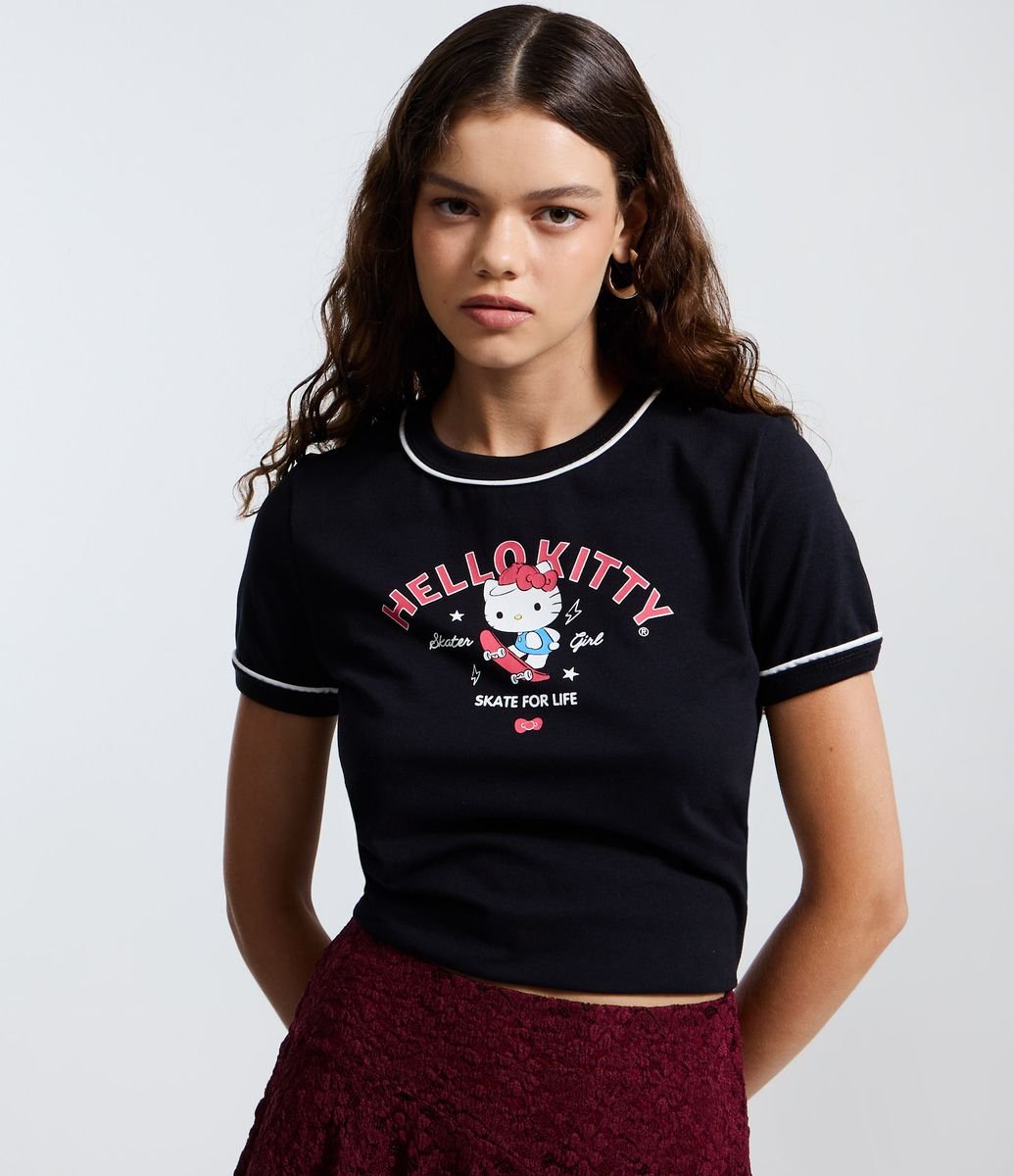 Camiseta Manga Curta em Algodão com Estampa Hello Kitty Skate Preto