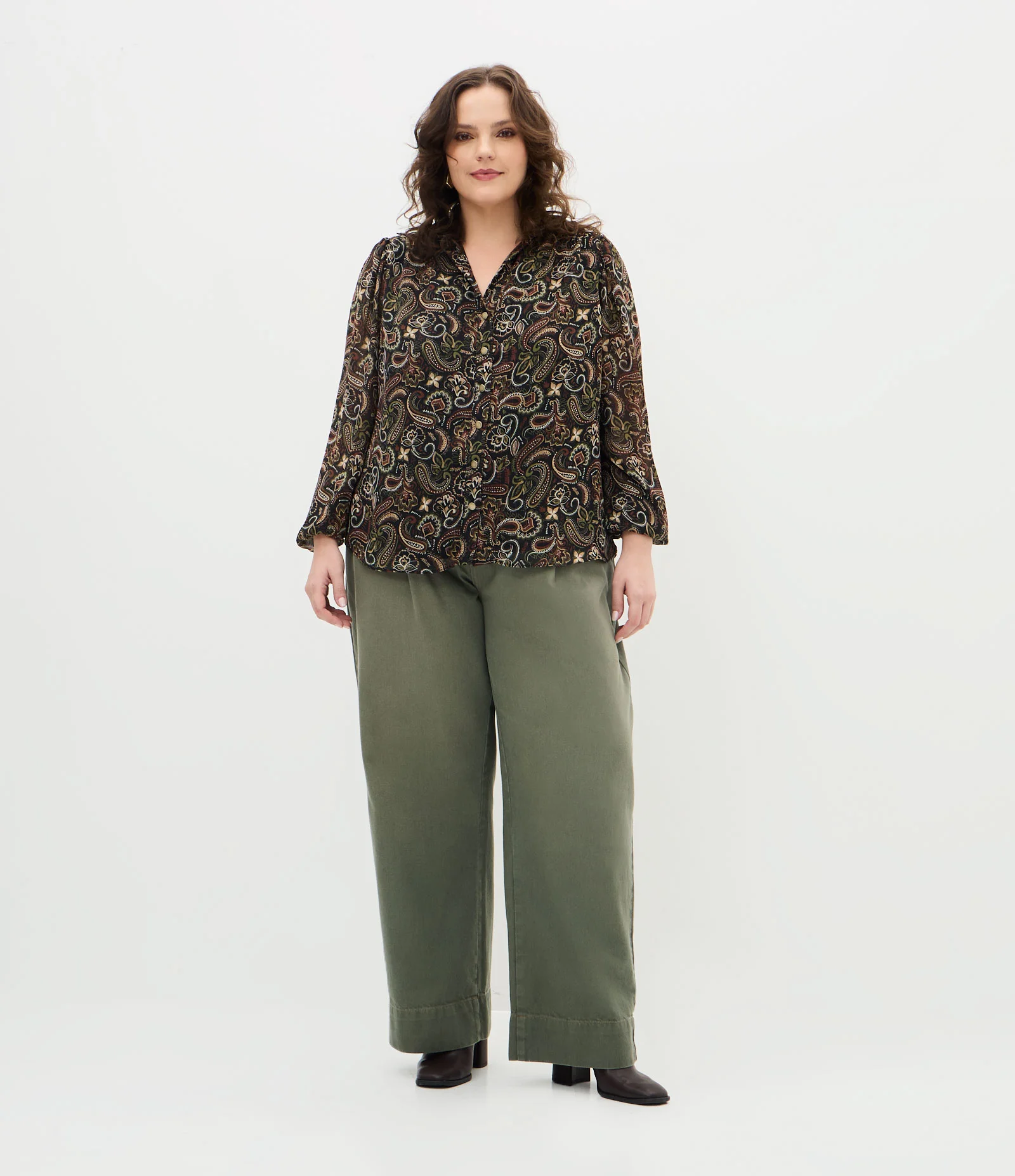 Blusa Bata Manga Longa em Chiffon com Estampa Paisley Curve & Plus Size Preto 2