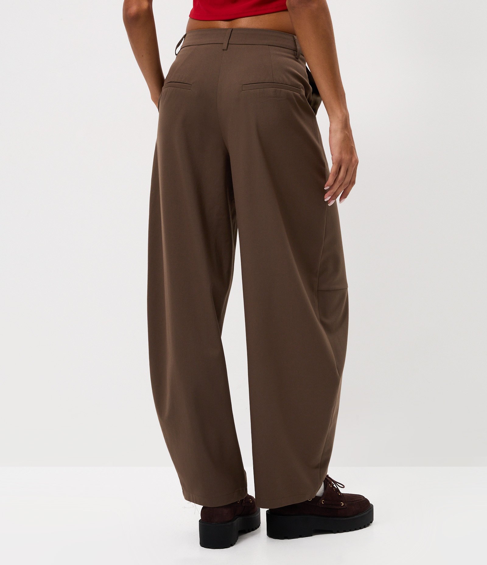Calça Barrel Alfaiatada Marrom 4