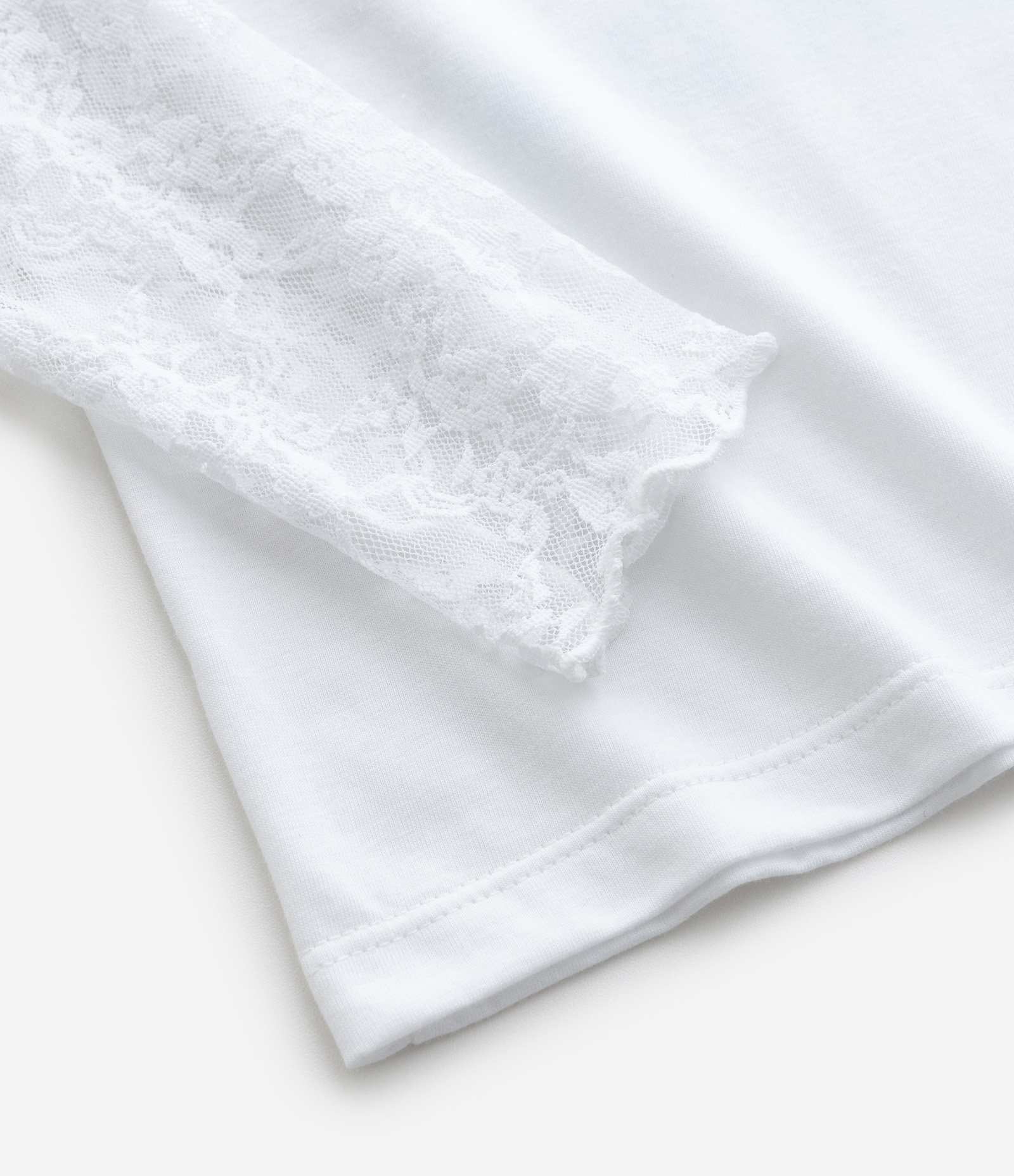 Camiseta Infantil com Renda e Estampa Hello Kitty – Tam 5 a 16 Anos Branco 8