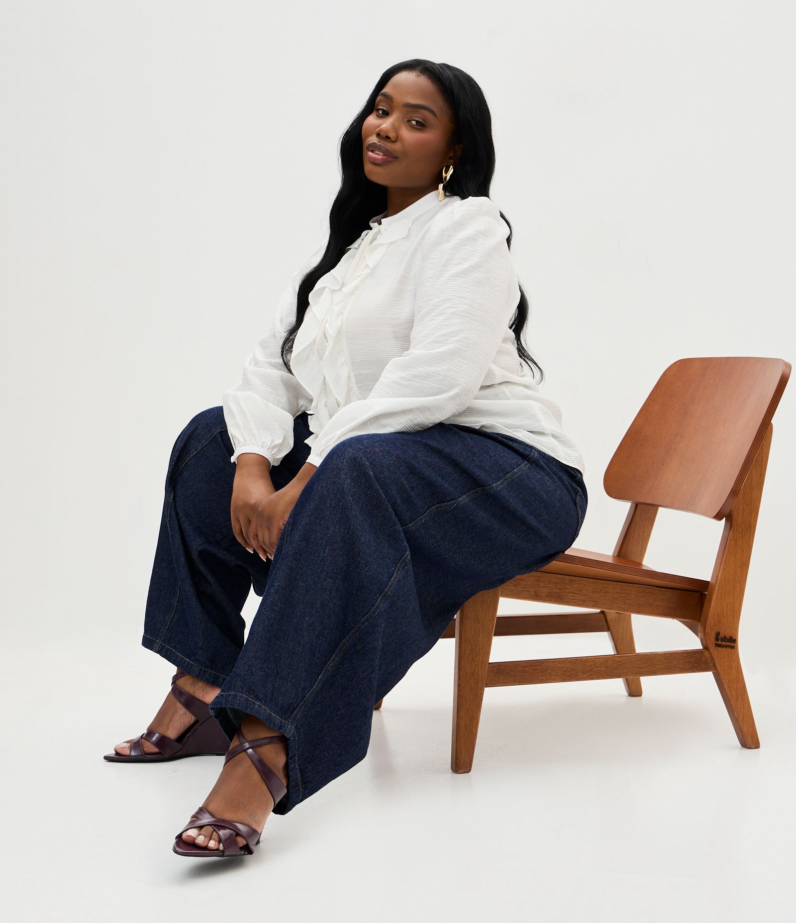 Blusa Manga Longa em Chalis com Babados Curve & Plus Size Branco 1