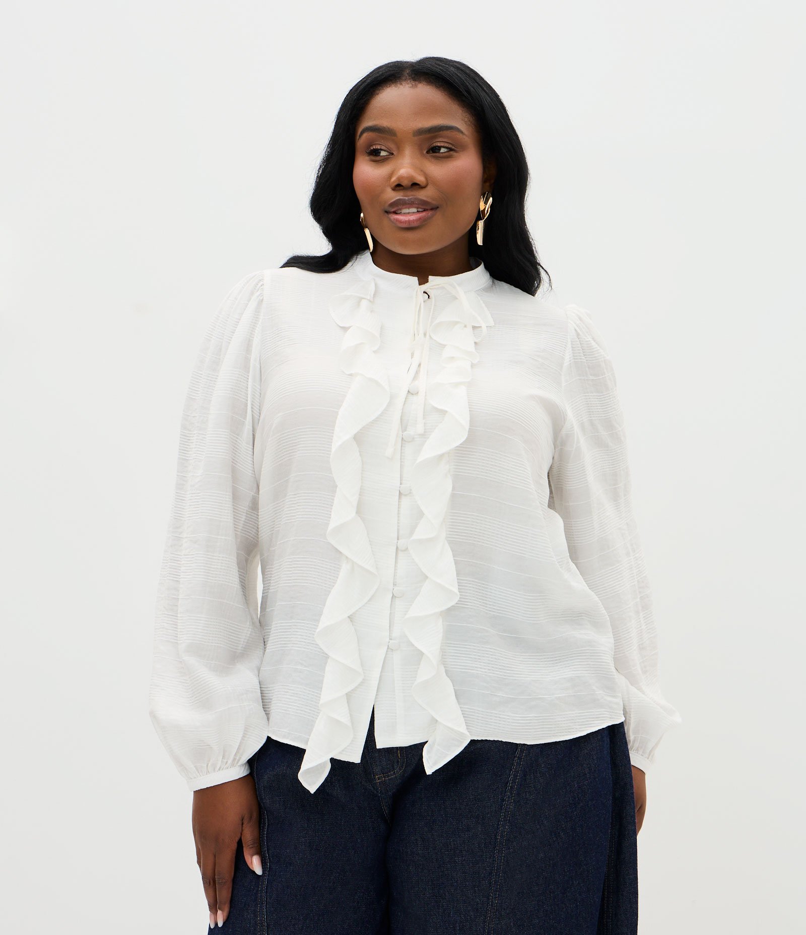 Blusa Manga Longa em Chalis com Babados Curve & Plus Size Branco 2