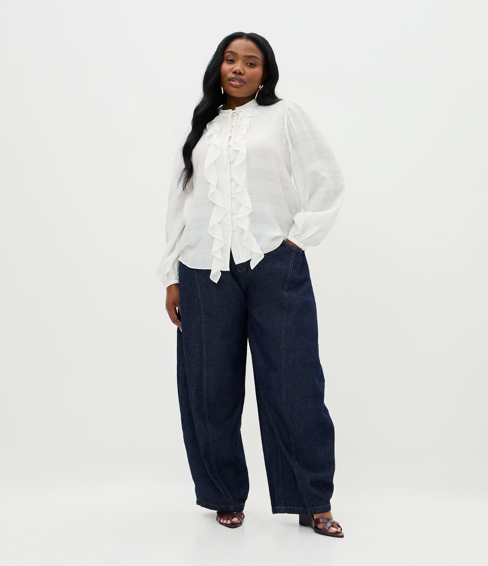 Blusa Manga Longa em Chalis com Babados Curve & Plus Size Branco 3